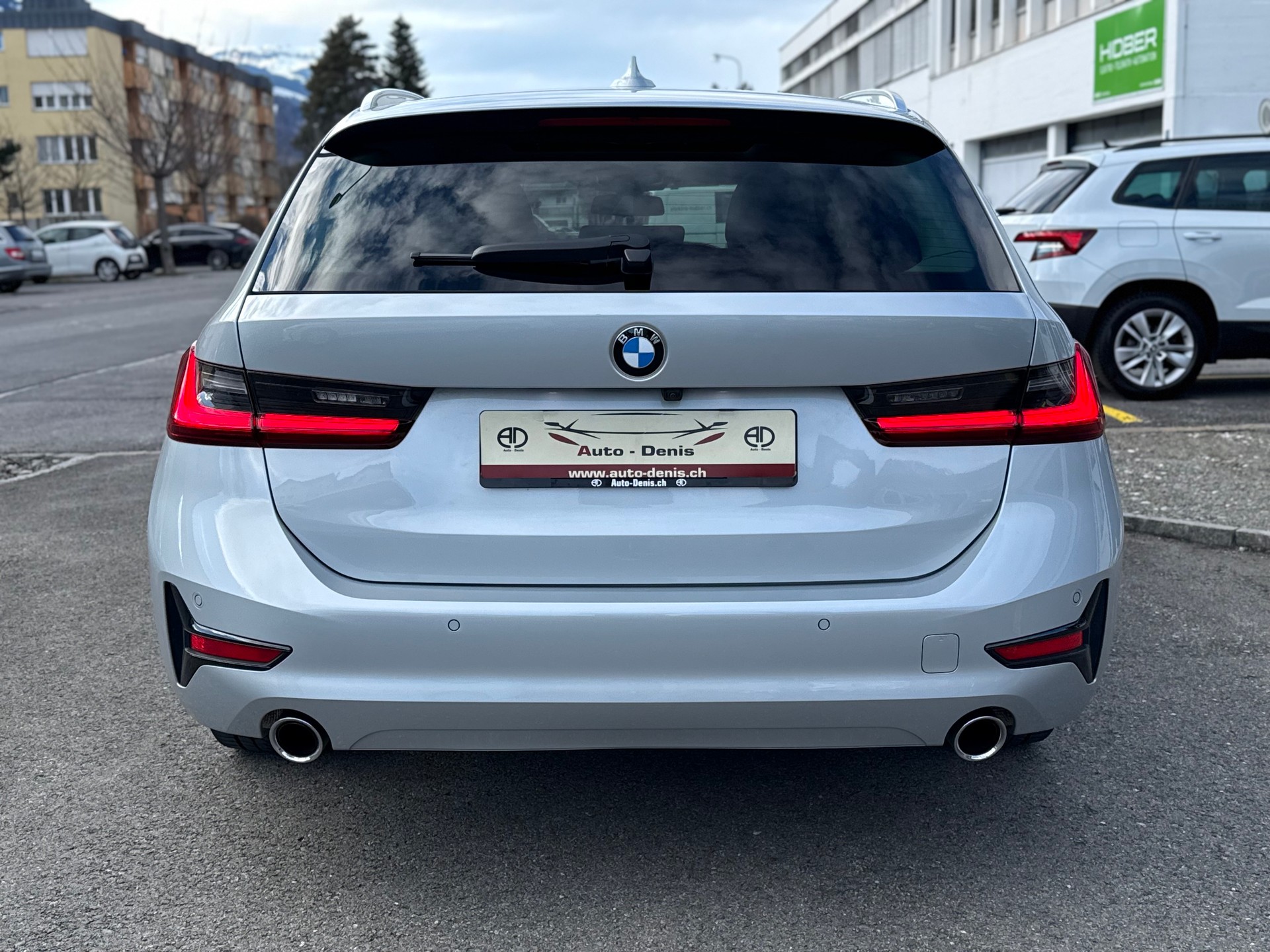 BMW 320d xDrive SAG Touring *Traumausstattung*-image-5