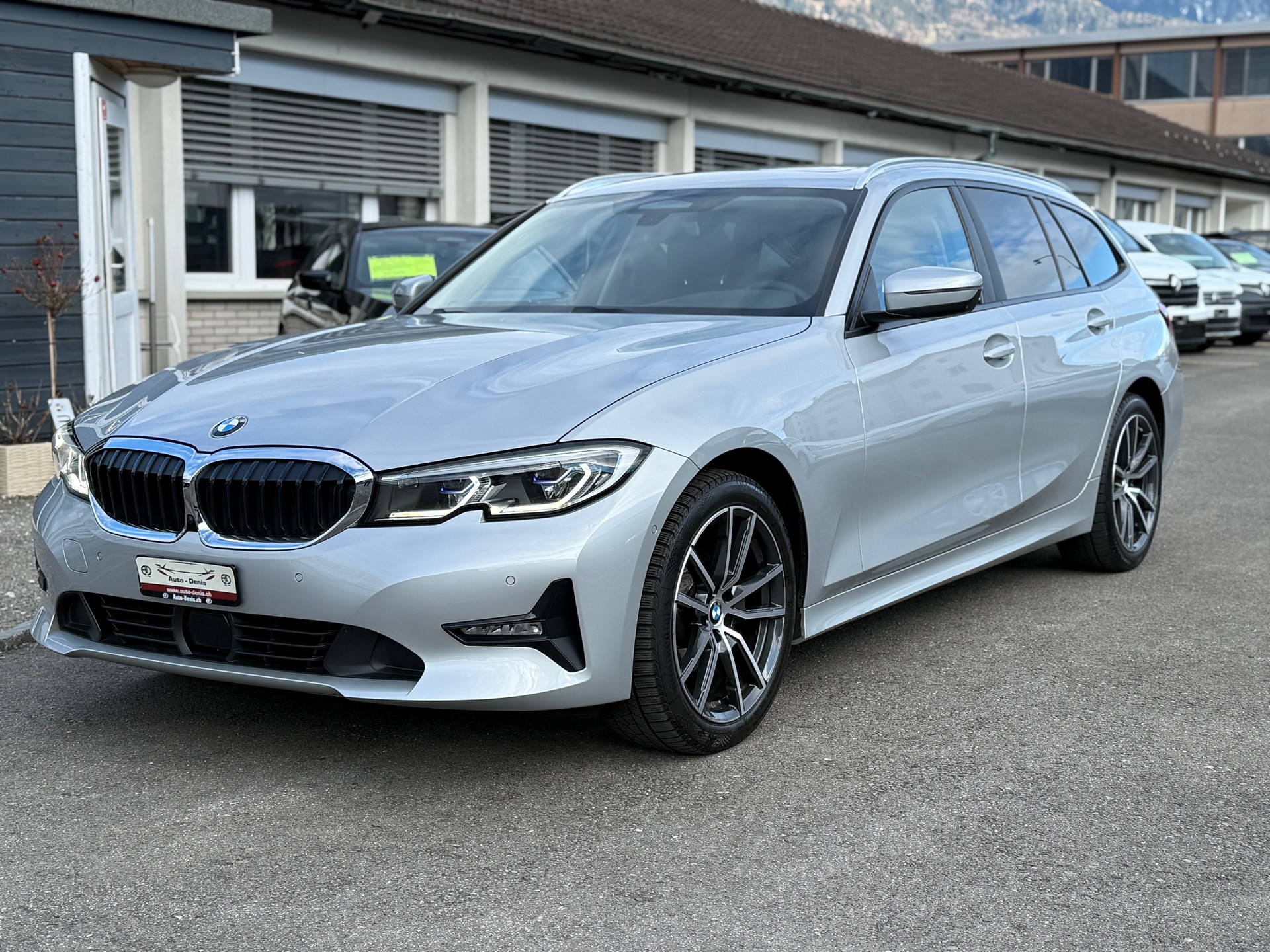 BMW 320d xDrive SAG Touring *Traumausstattung*