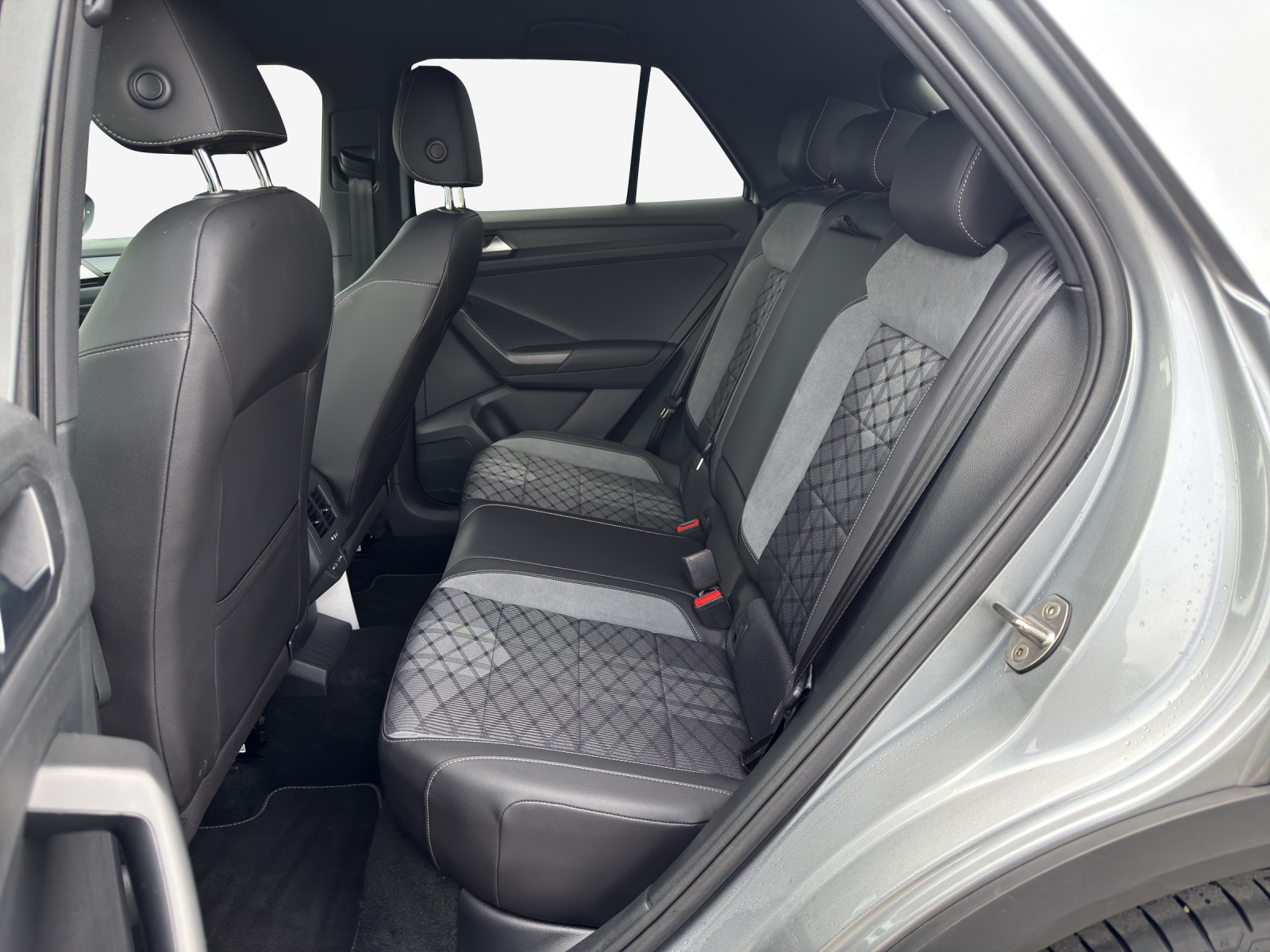VW T-Roc 2.0 TSI R-Line DSG 4Motion-image-11
