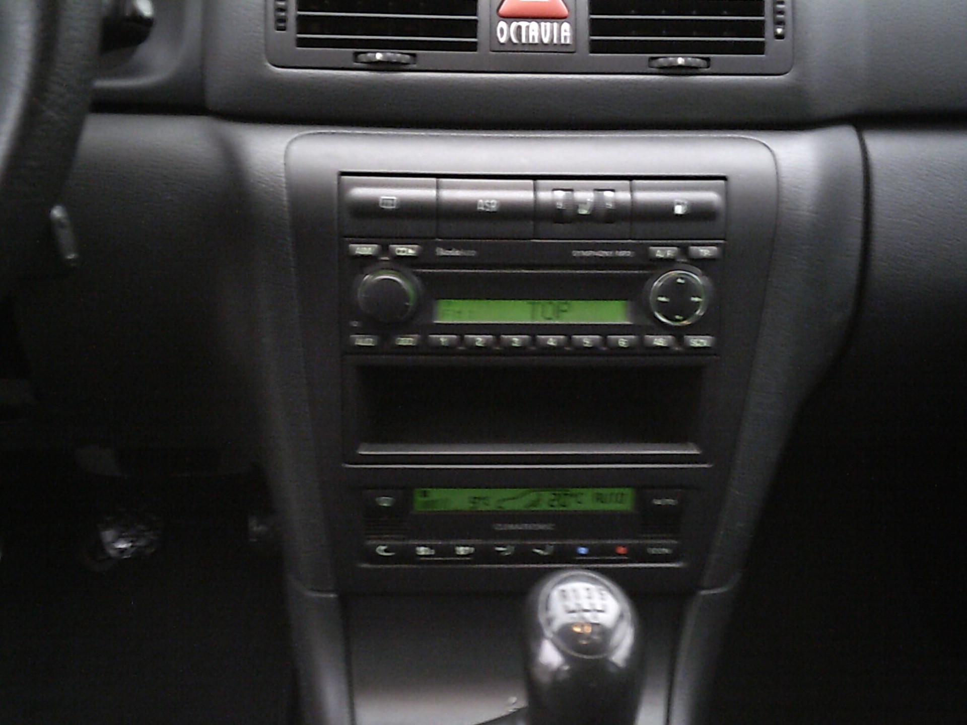 SKODA Octavia 1.8 Turbo Tour-image-10