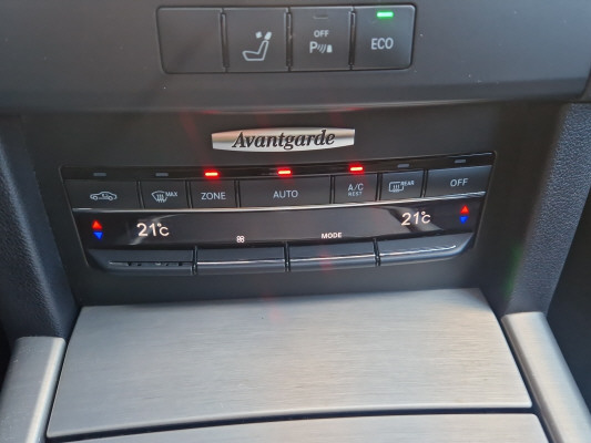 MERCEDES-BENZ E 250 CGI BlueEff Avgarde-image-9