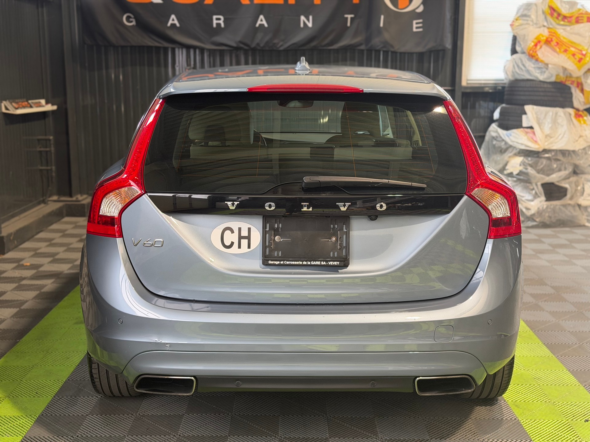 VOLVO V60 T3 Summum Geartronic-image-5