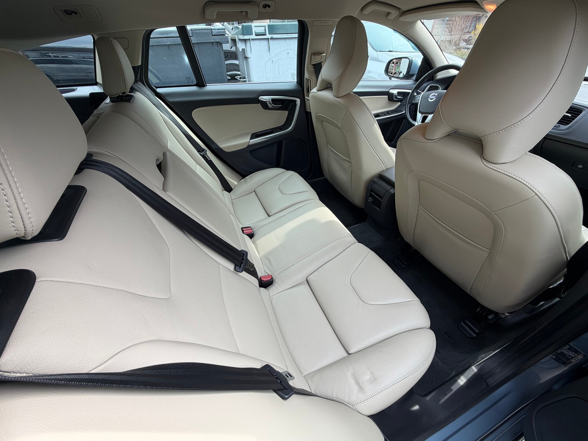 VOLVO V60 T3 Summum Geartronic-image-9