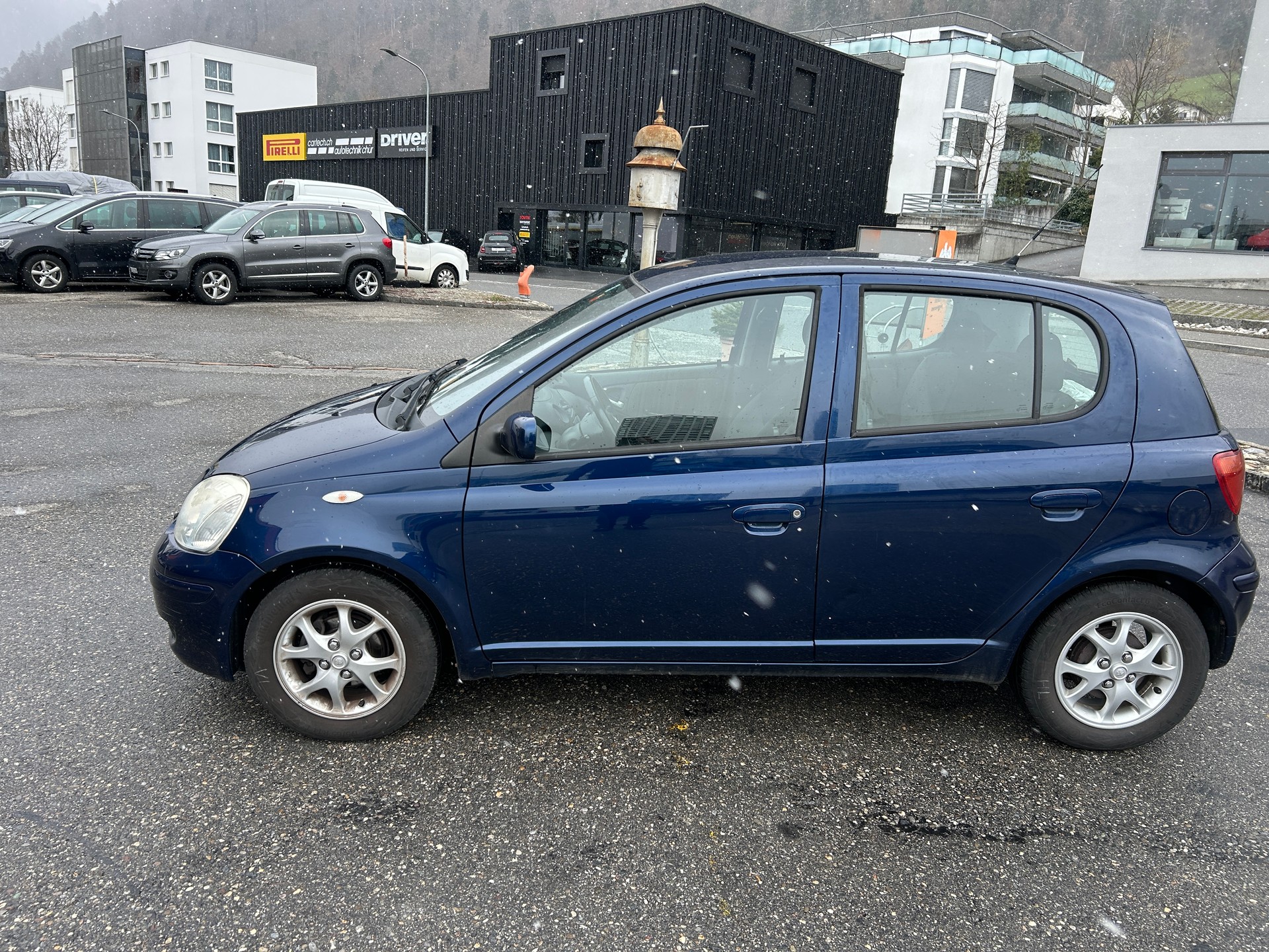 TOYOTA Yaris 1.3 Linea Sol-image-2