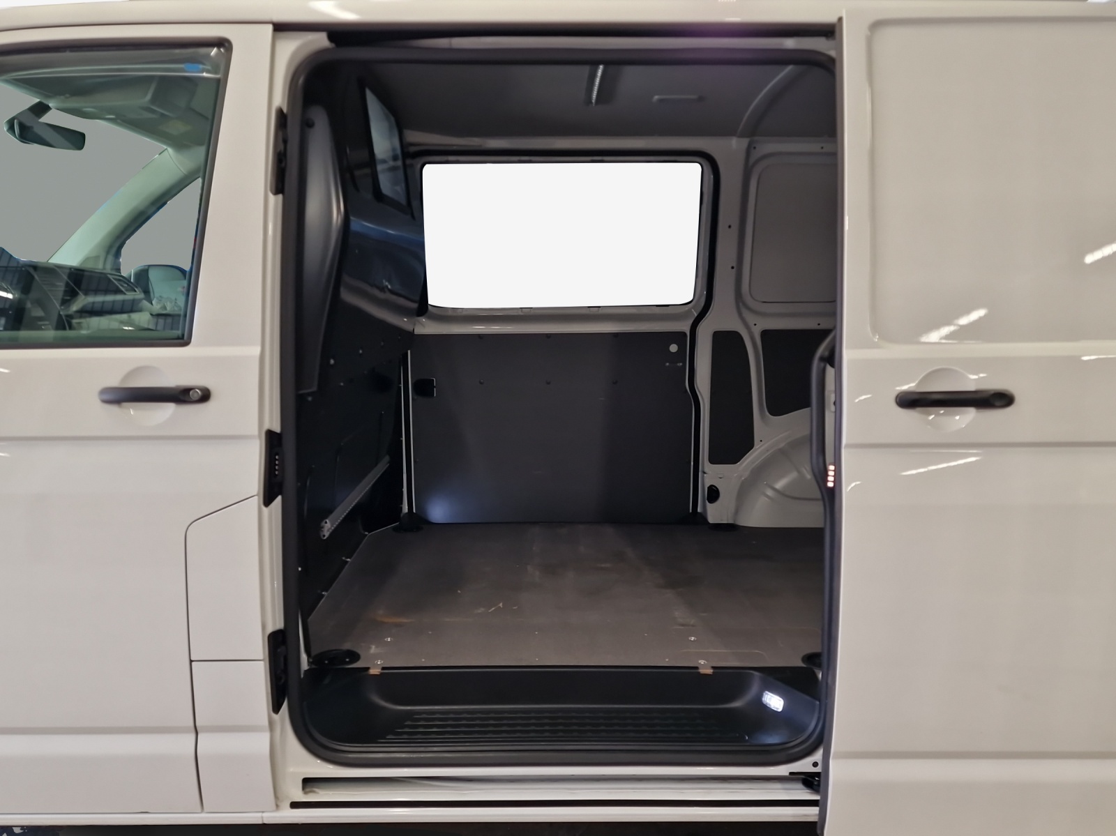 VW T6.1 2.0 TDI DSG-image-10