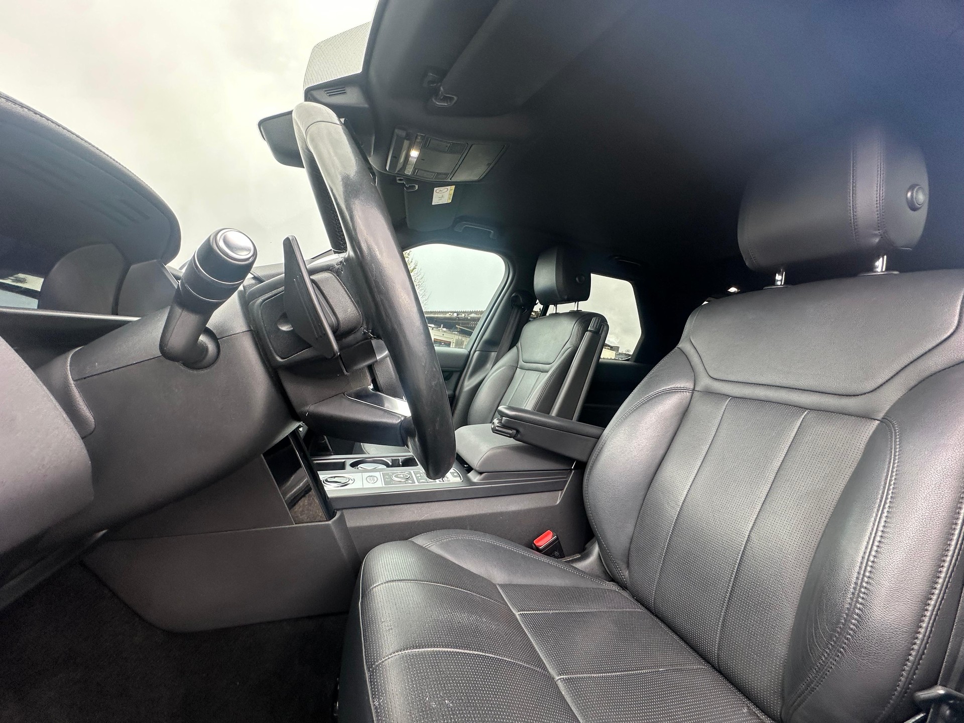 LAND ROVER Discovery 3.0 SDV6 HSE Automatic-image-9
