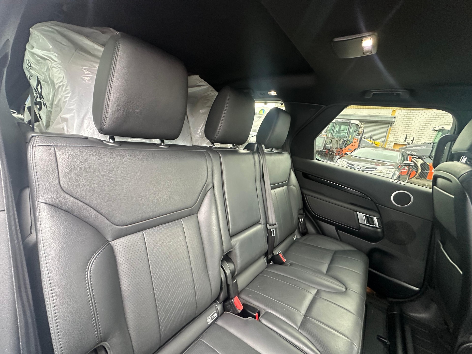 LAND ROVER Discovery 3.0 SDV6 HSE Automatic-image-11