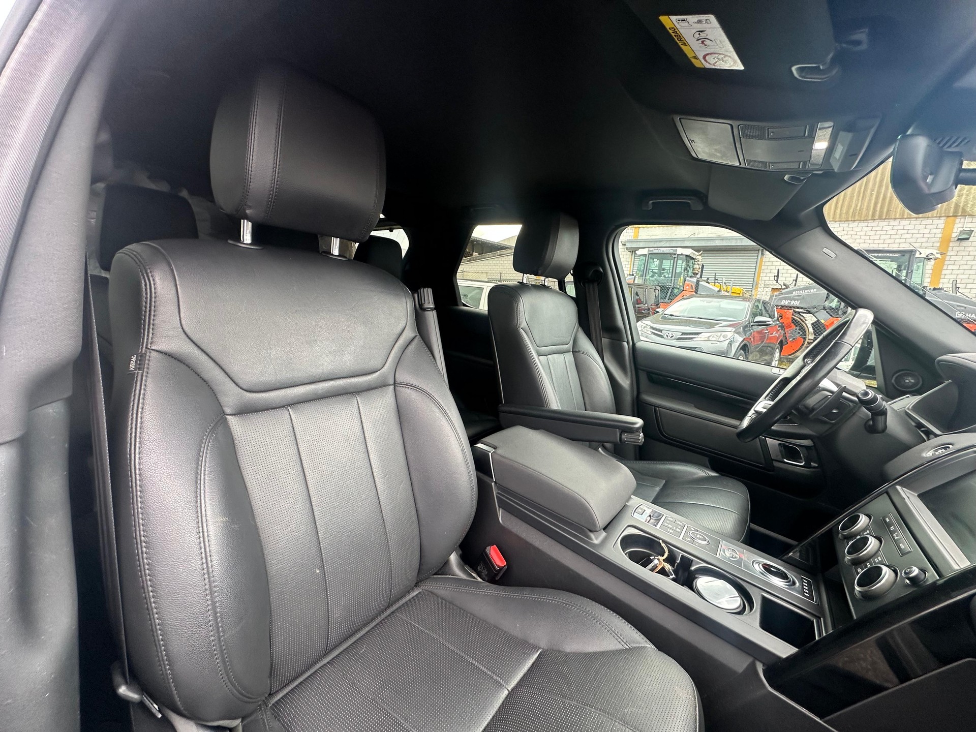 LAND ROVER Discovery 3.0 SDV6 HSE Automatic-image-10