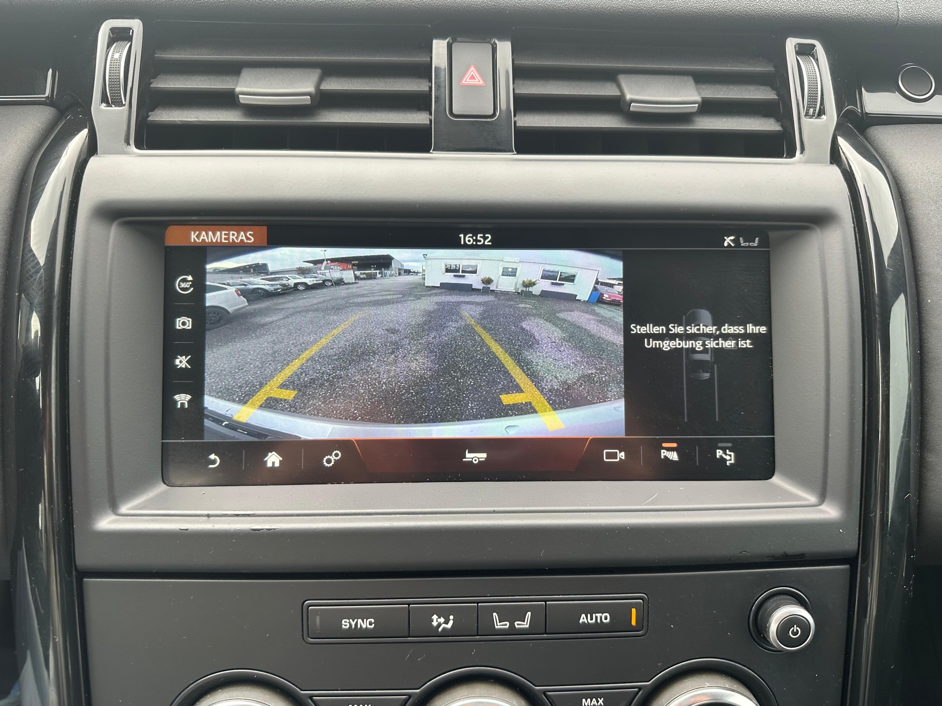 LAND ROVER Discovery 3.0 SDV6 HSE Automatic-image-8