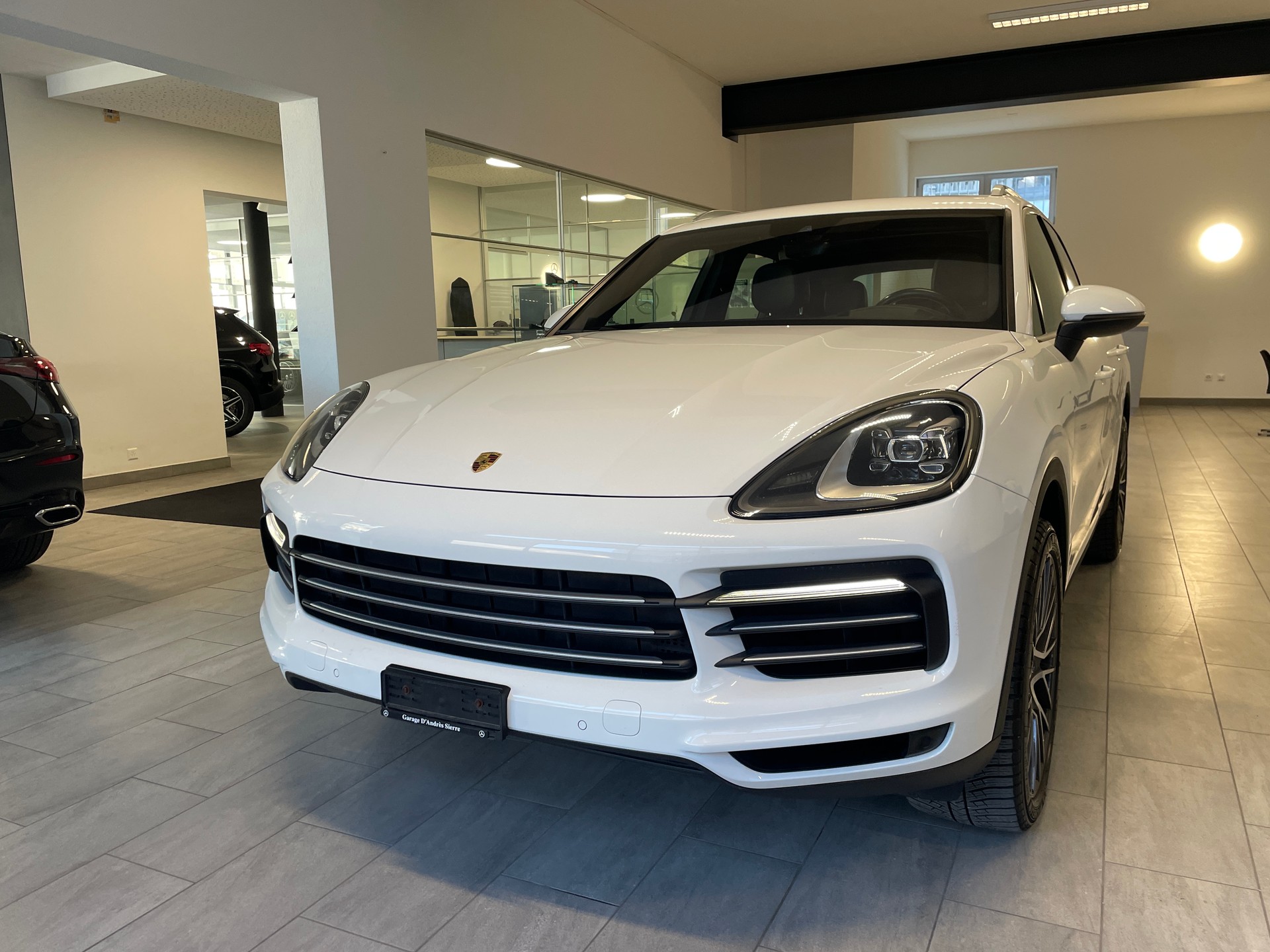 PORSCHE Cayenne-image-1