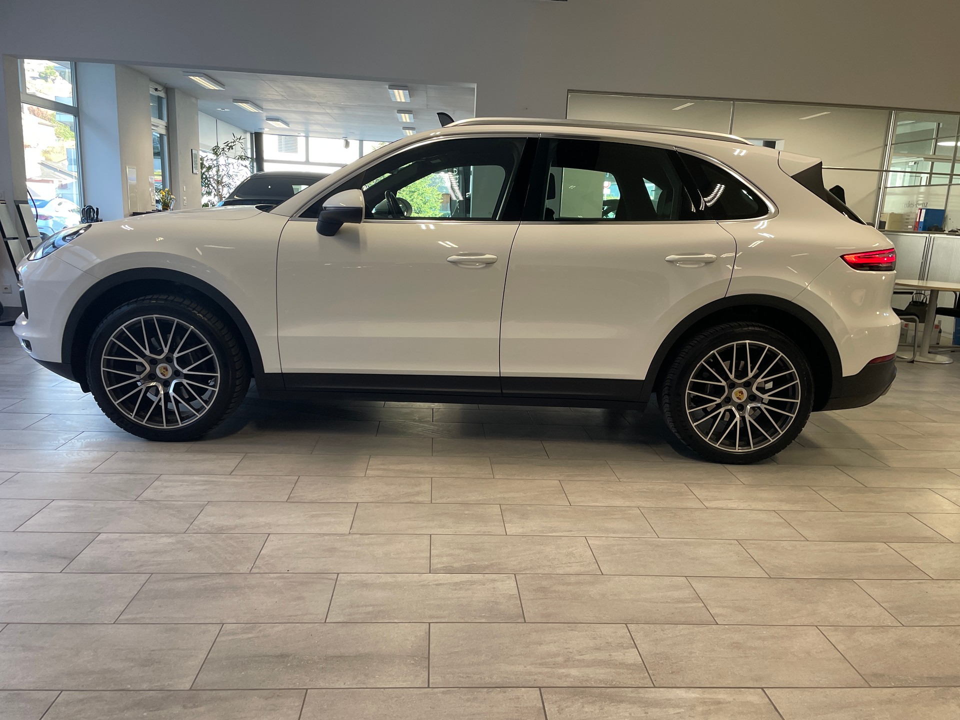 PORSCHE Cayenne-image-3