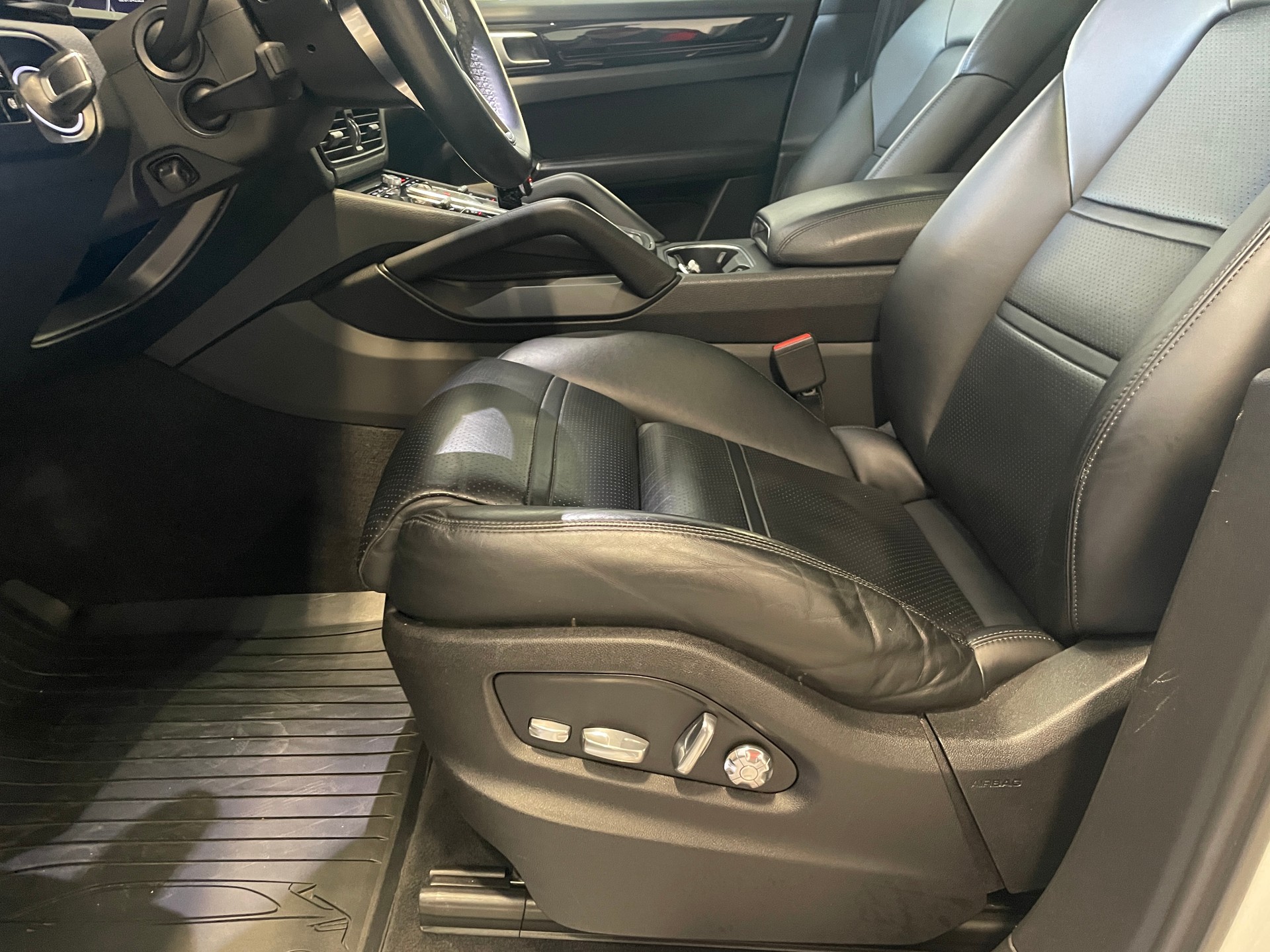 PORSCHE Cayenne-image-11