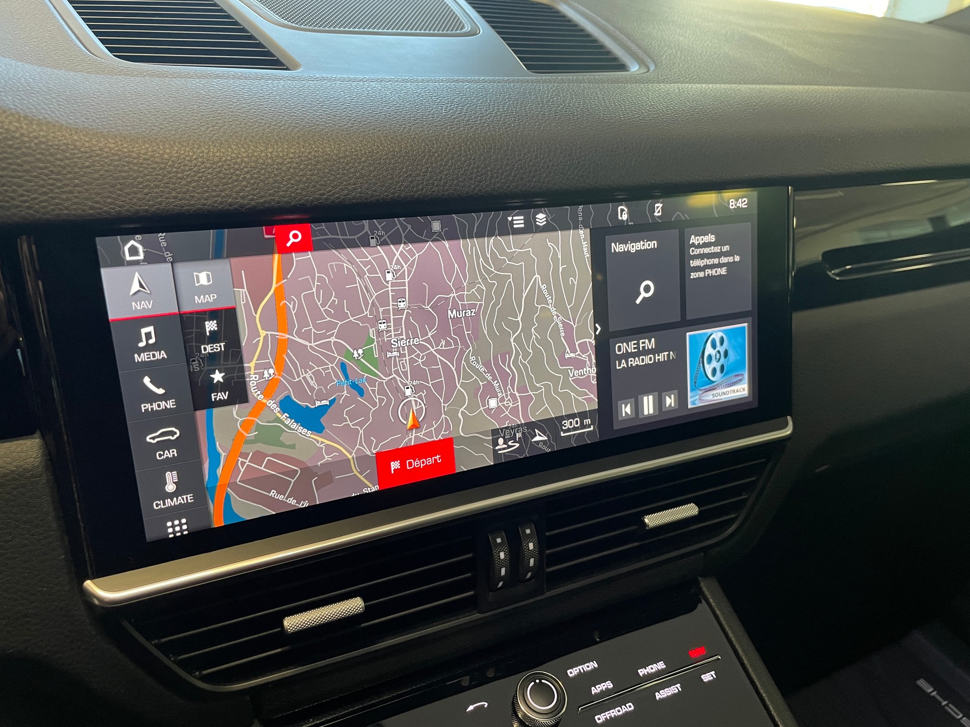 PORSCHE Cayenne-image-16