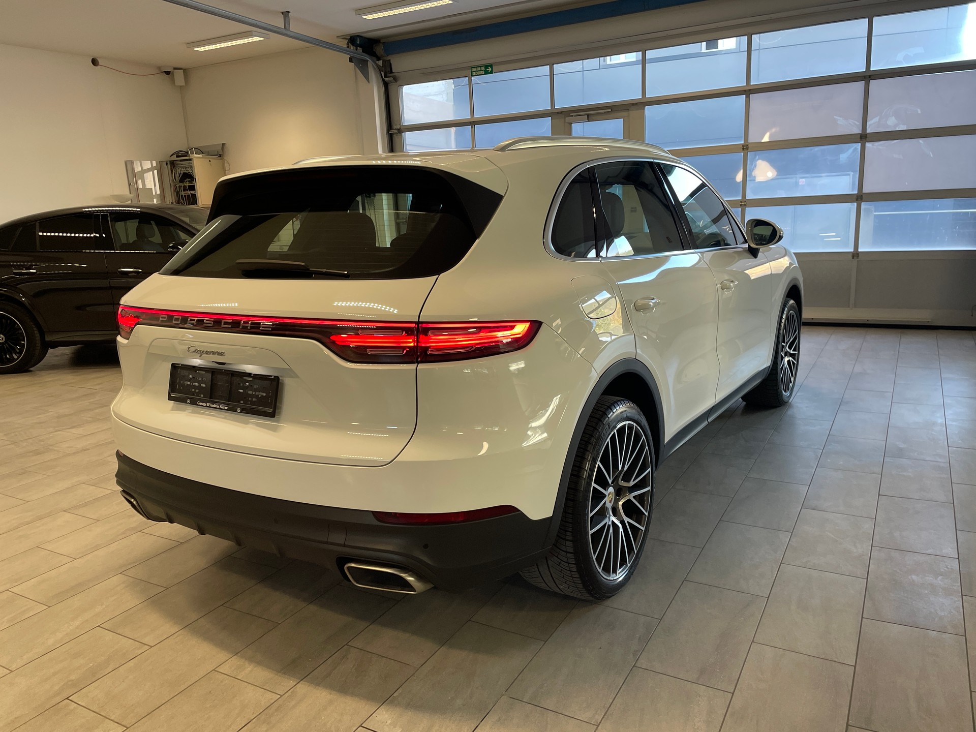 PORSCHE Cayenne-image-5