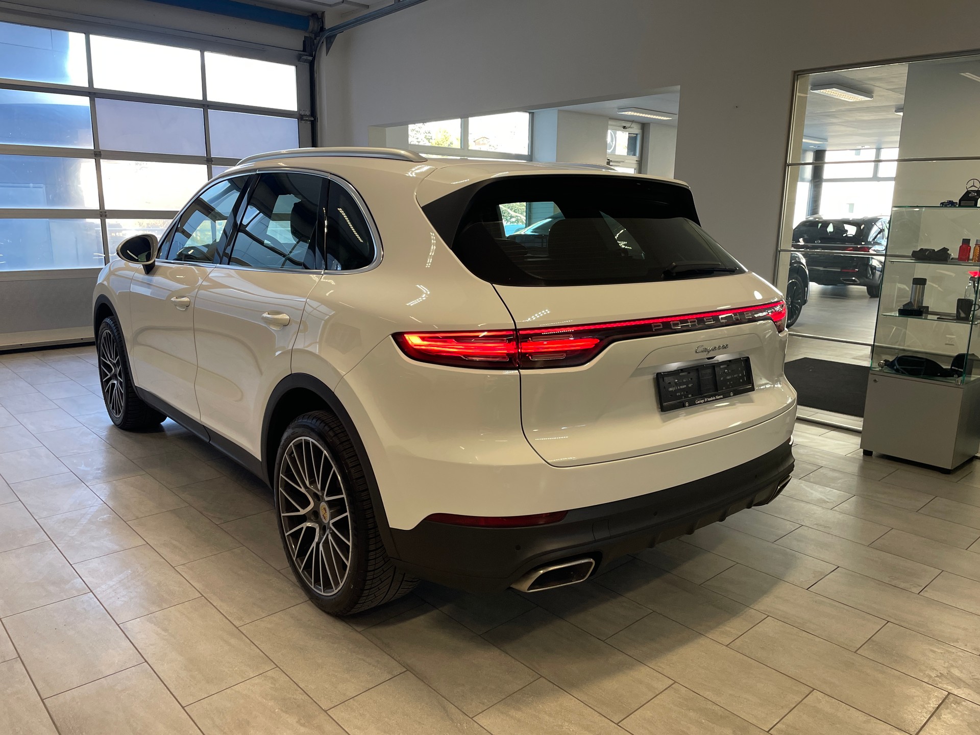 PORSCHE Cayenne-image-4