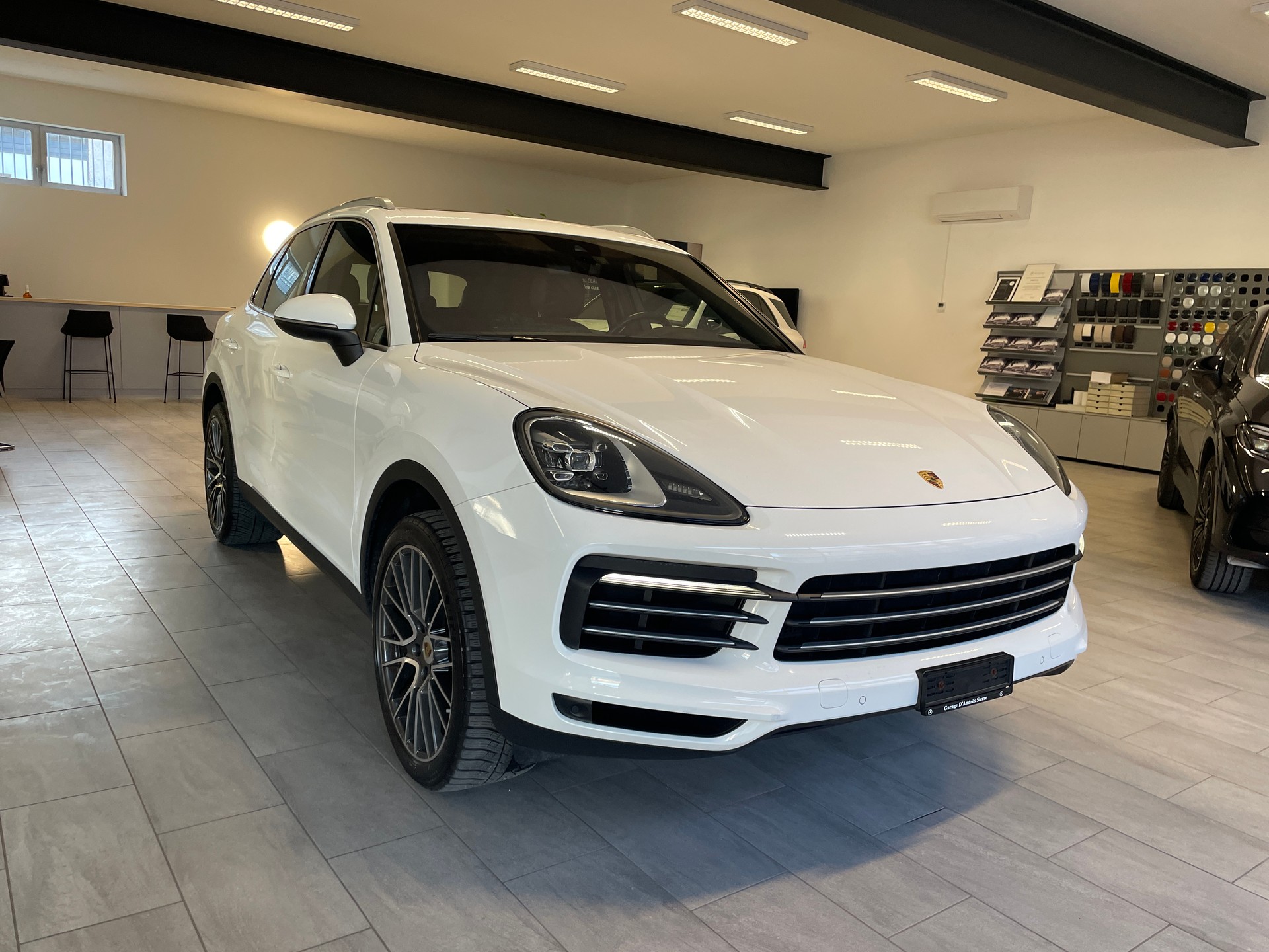 PORSCHE Cayenne-image-2