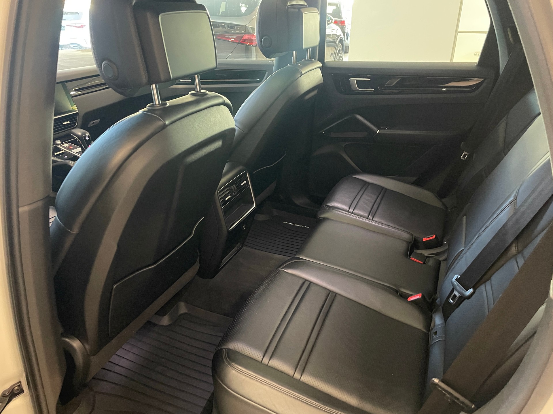 PORSCHE Cayenne-image-9