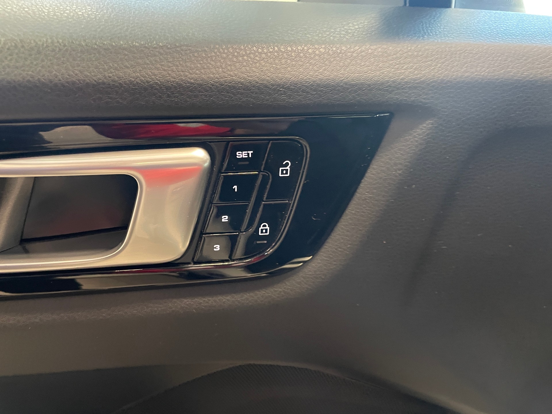 PORSCHE Cayenne-image-12