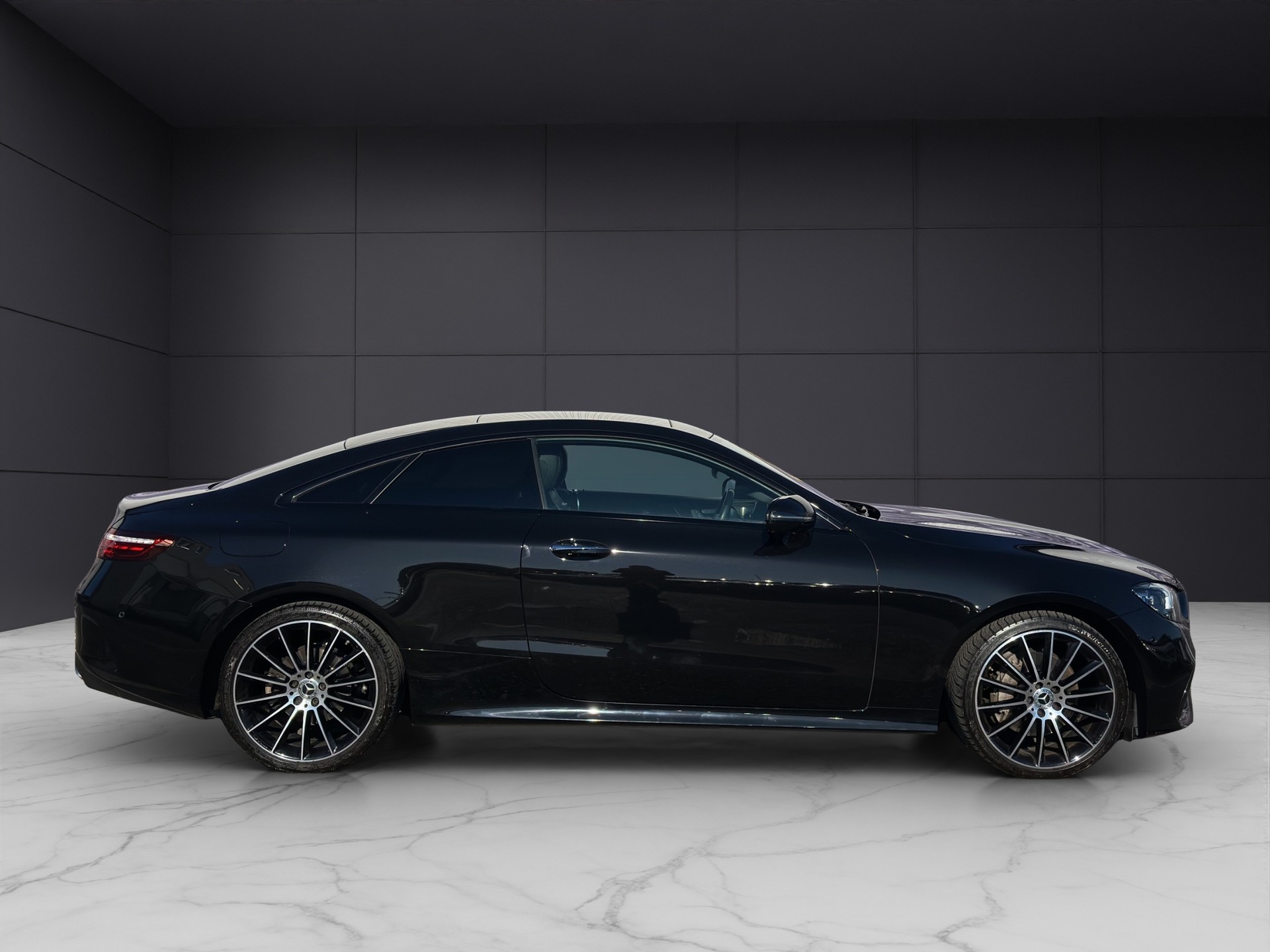 MERCEDES-BENZ E 200 Coupé 4Matic AMG Line 9G-Tronic-image-6
