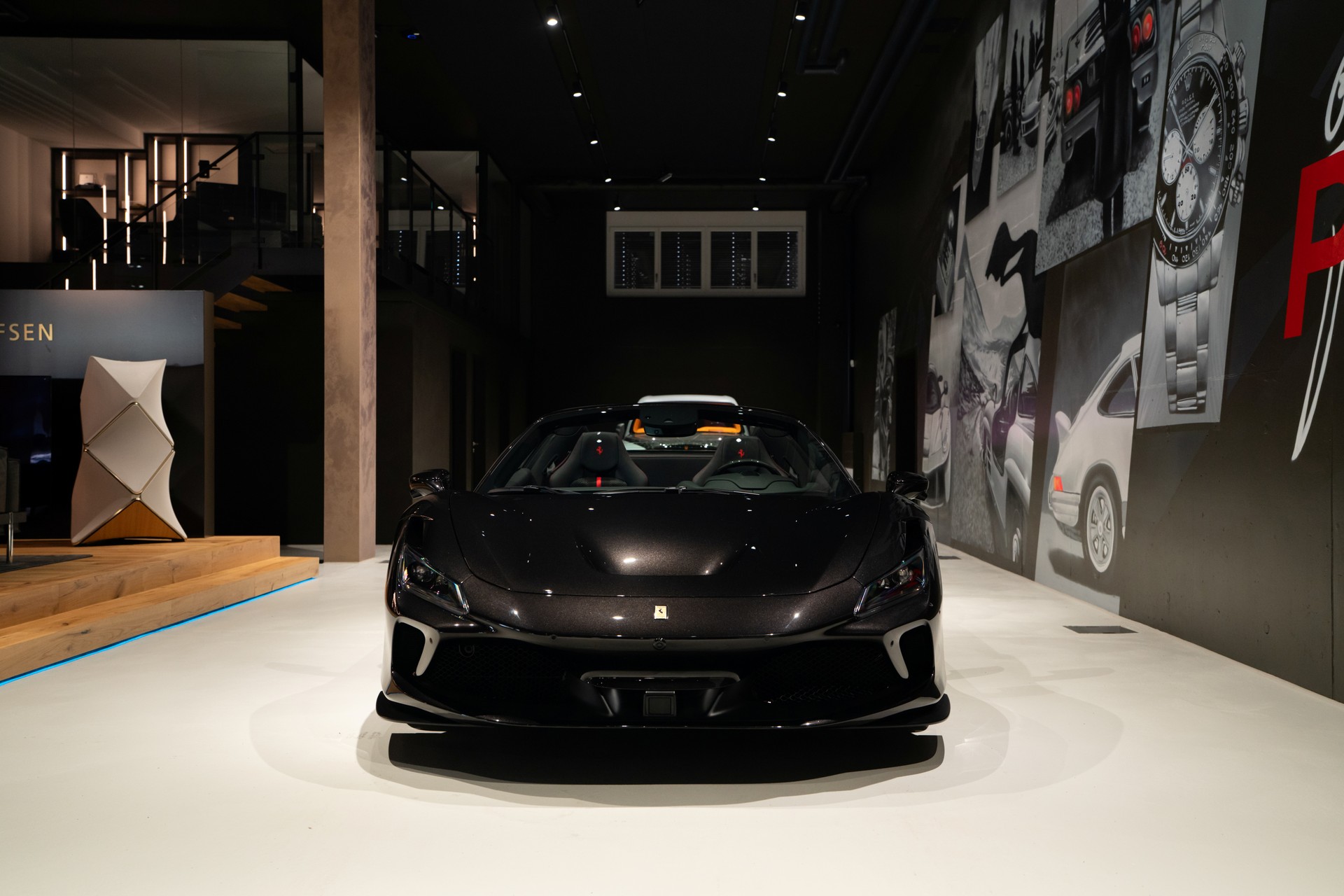 FERRARI F8 Spider-showroom-element-1