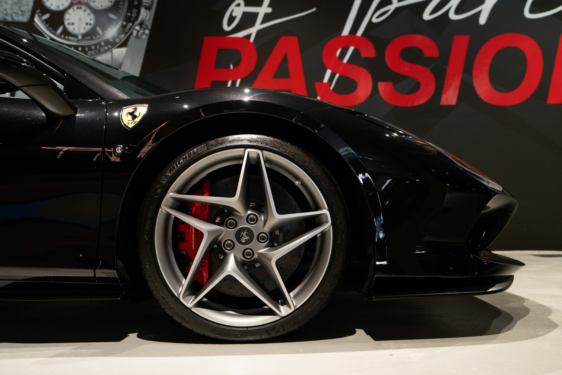 FERRARI F8 Spider-showroom-element-3