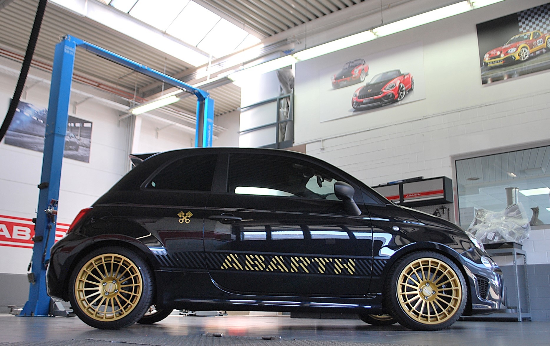 FIAT 695 1.4 16V Turbo Abarth Competizione-image-2