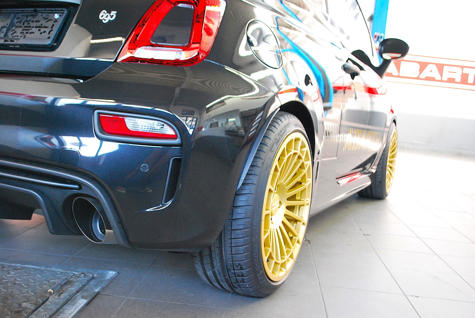 FIAT 695 1.4 16V Turbo Abarth Competizione-image-10