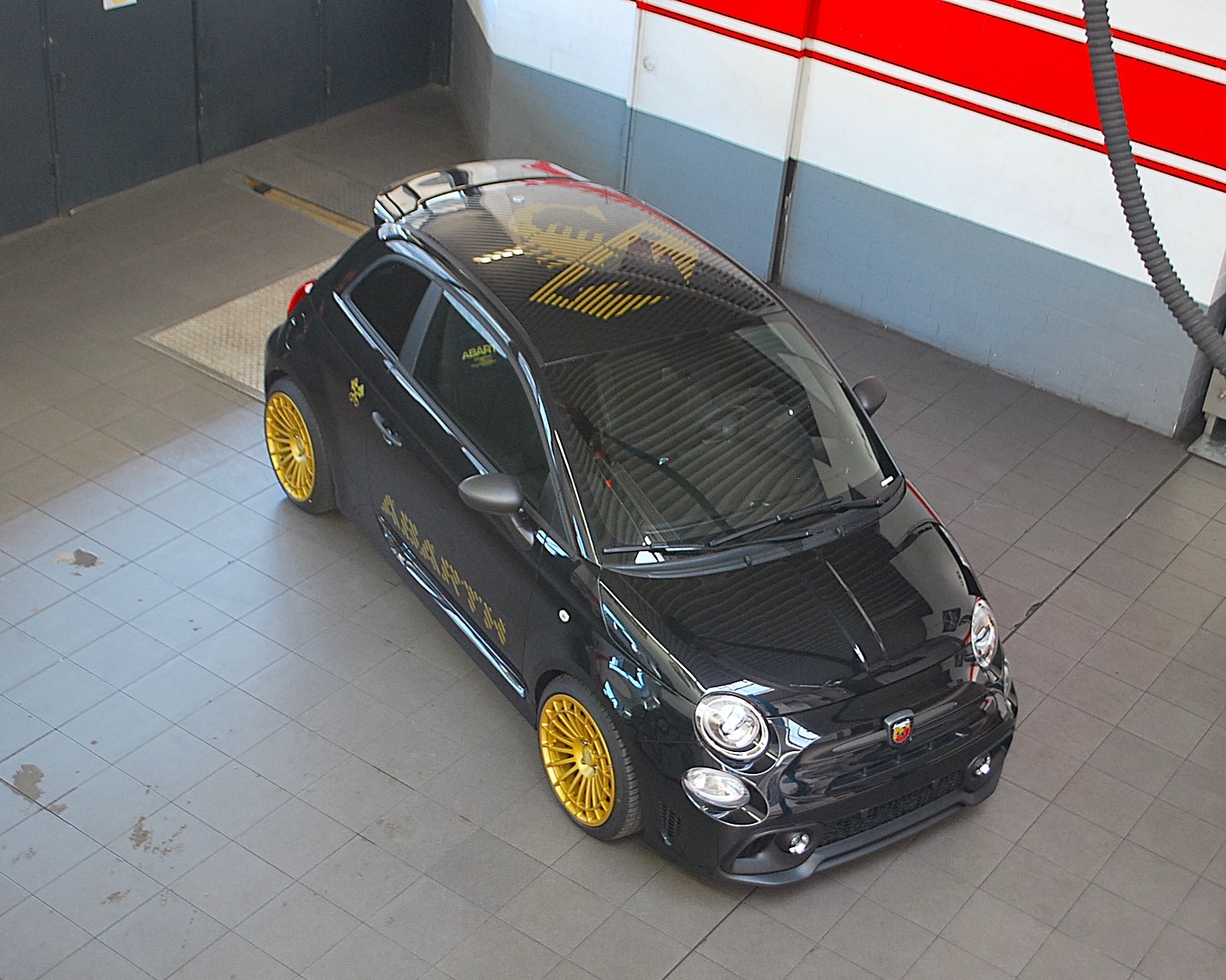FIAT 695 1.4 16V Turbo Abarth Competizione-image-9