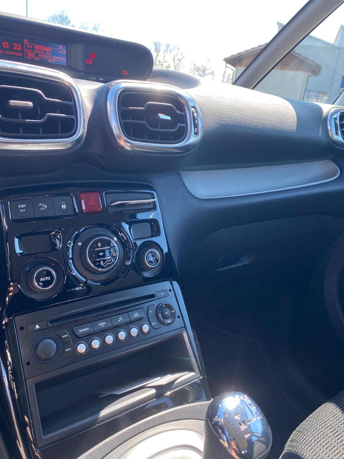 CITROEN C3 Picasso 1.6i 16V Exclusive EGS6-image-8