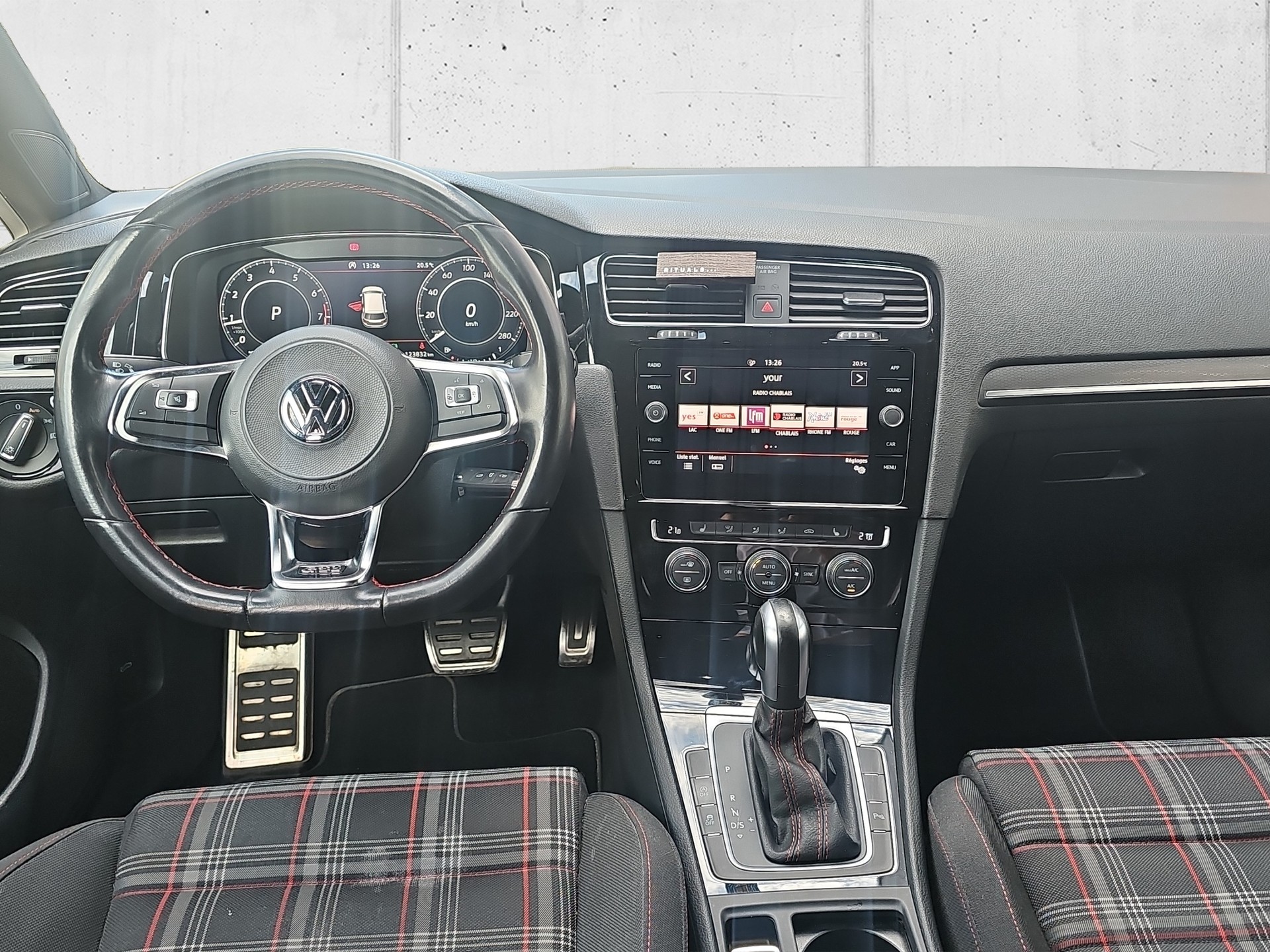 VW Golf 2.0 TSI GTI Performance DSG-image-11