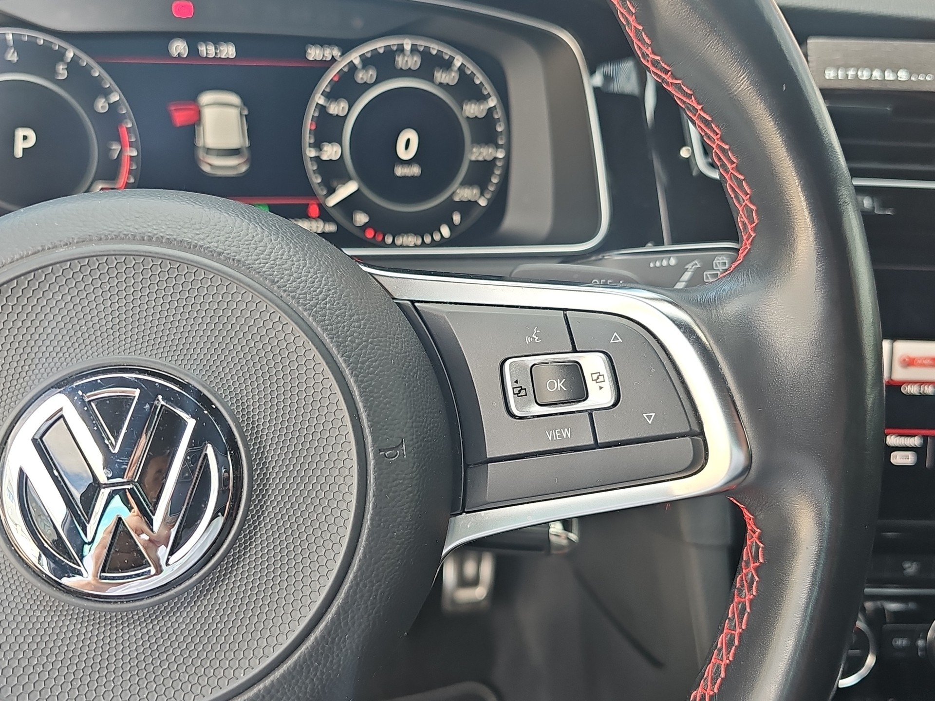 VW Golf 2.0 TSI GTI Performance DSG-image-16
