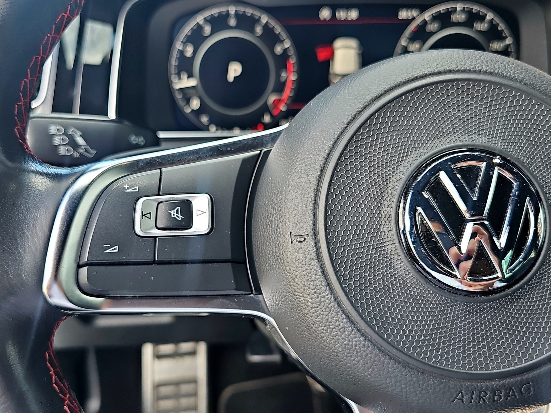 VW Golf 2.0 TSI GTI Performance DSG-image-15
