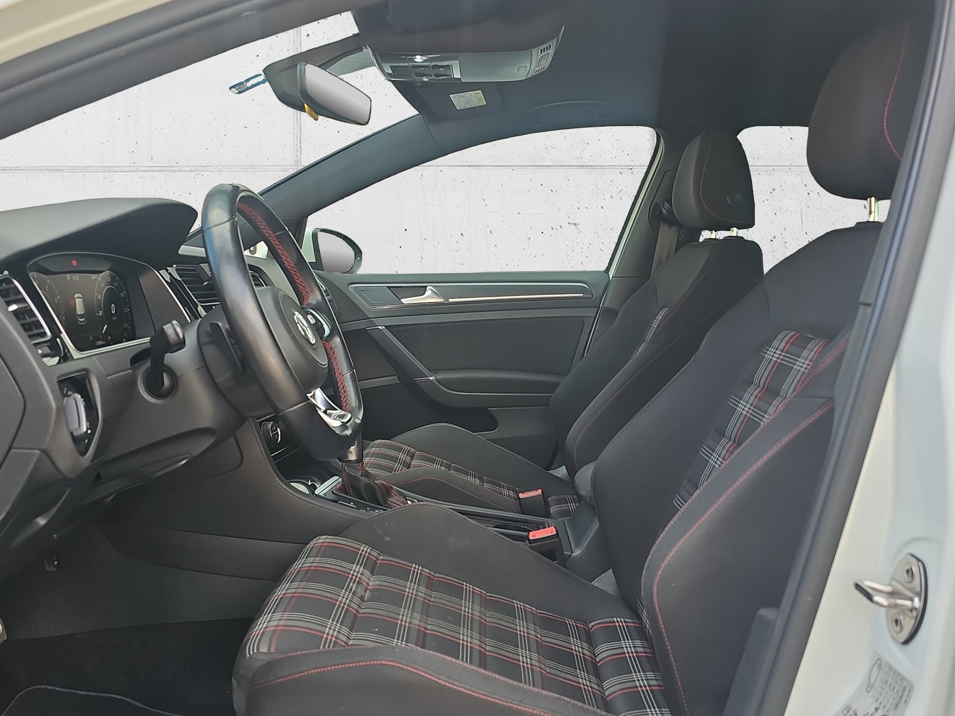 VW Golf 2.0 TSI GTI Performance DSG-image-10