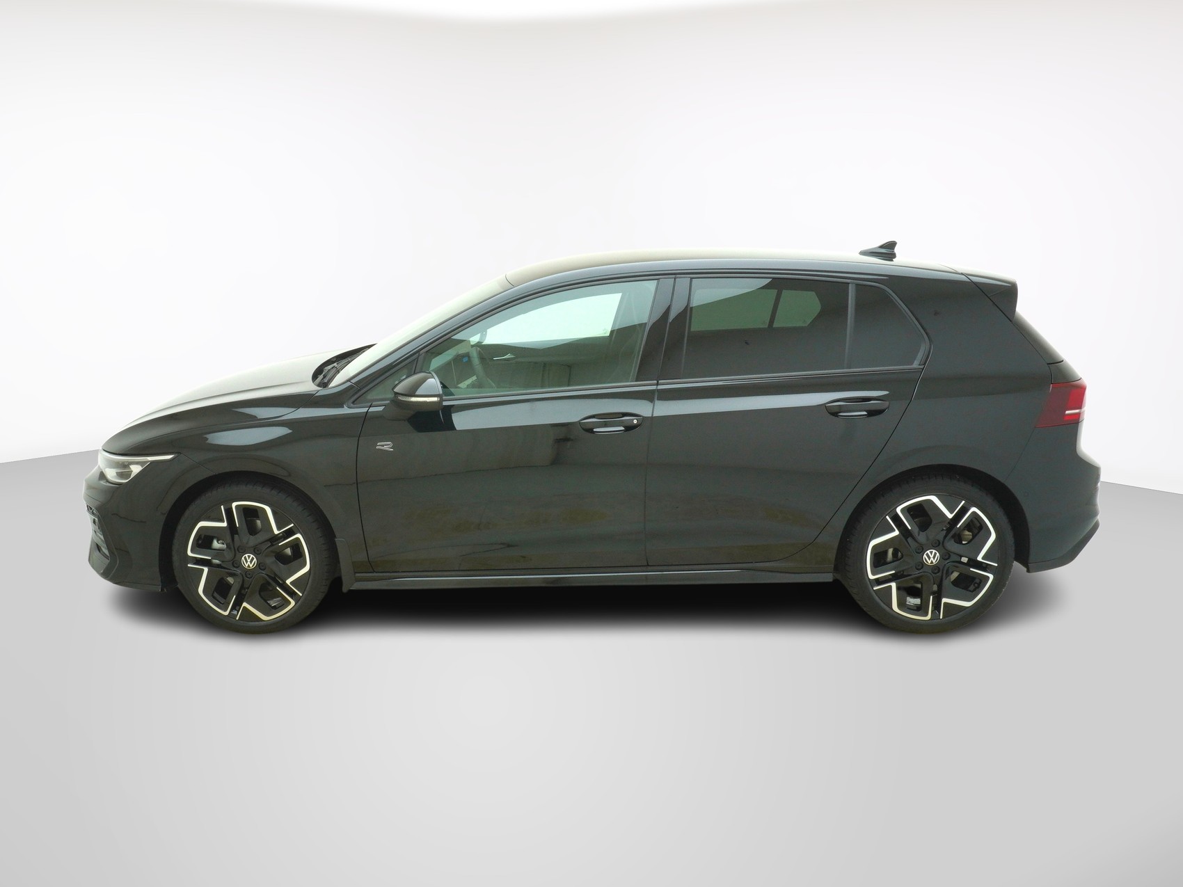 VW Golf VIII 2.0 TSI R-Line DSG 4Motion-image-1