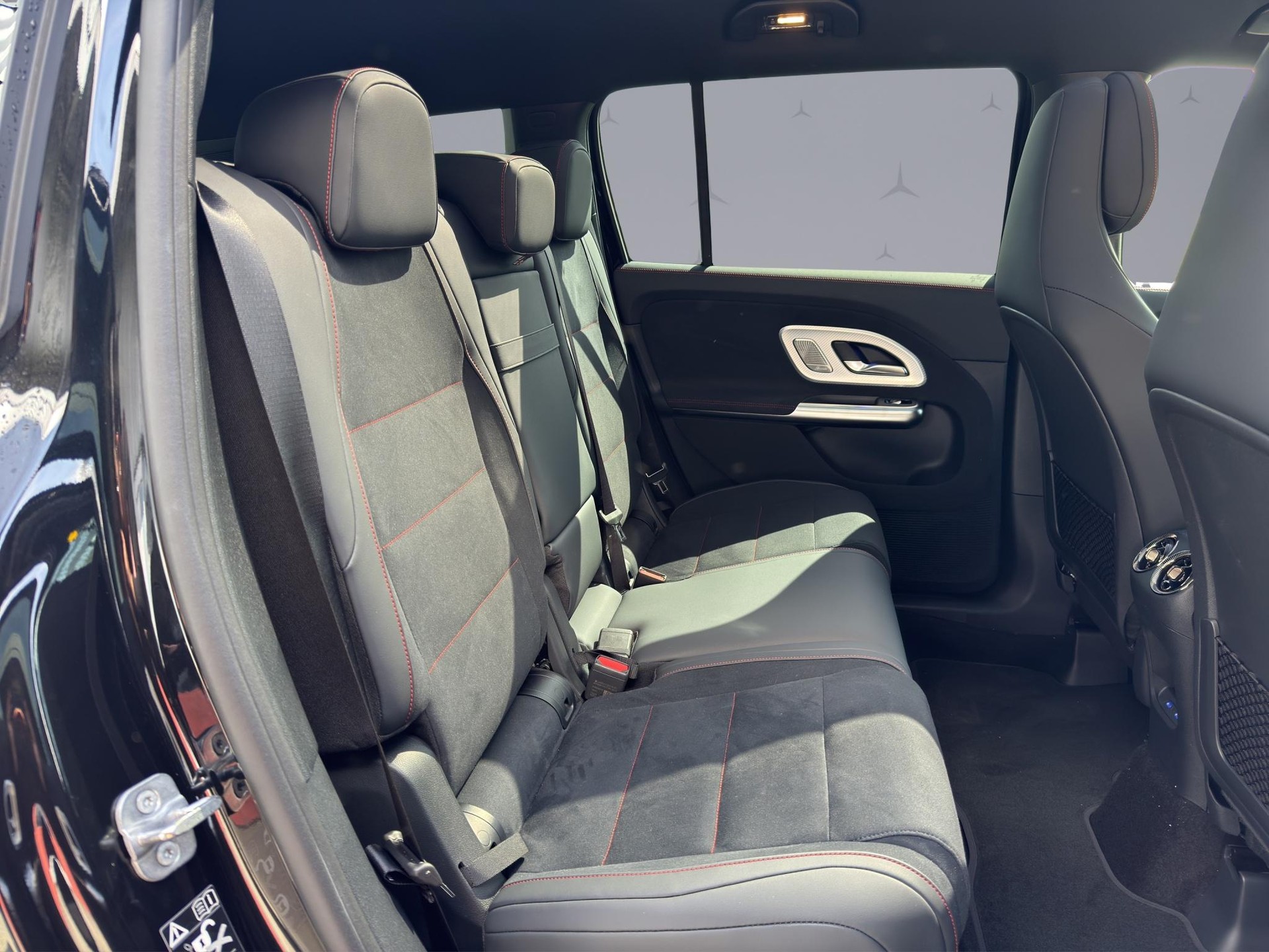 MERCEDES-BENZ GLB 350 4matic-image-17