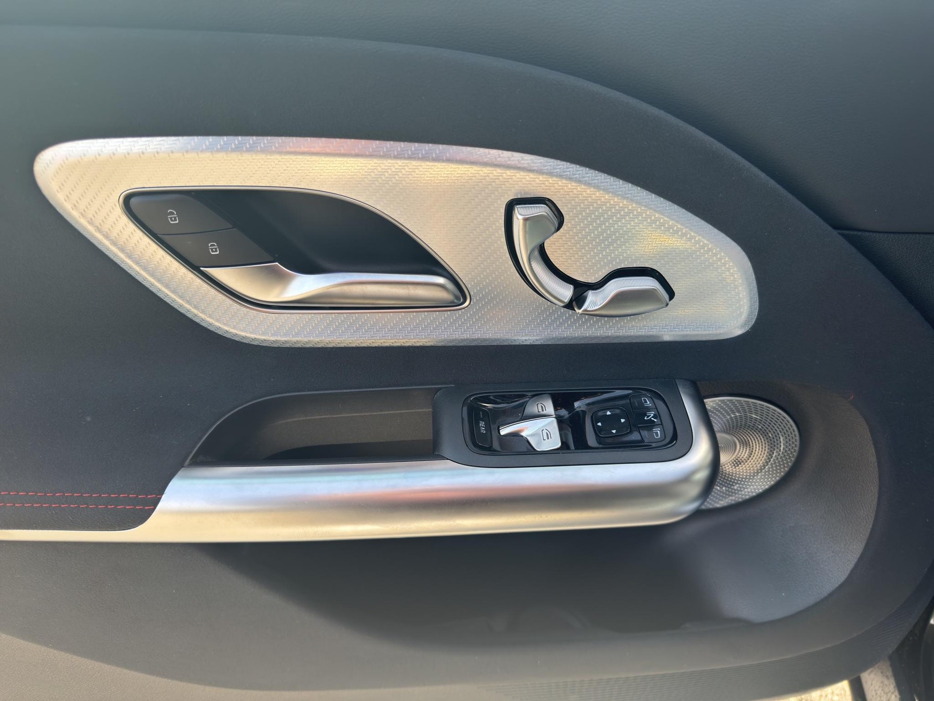 MERCEDES-BENZ GLB 350 4matic-image-11