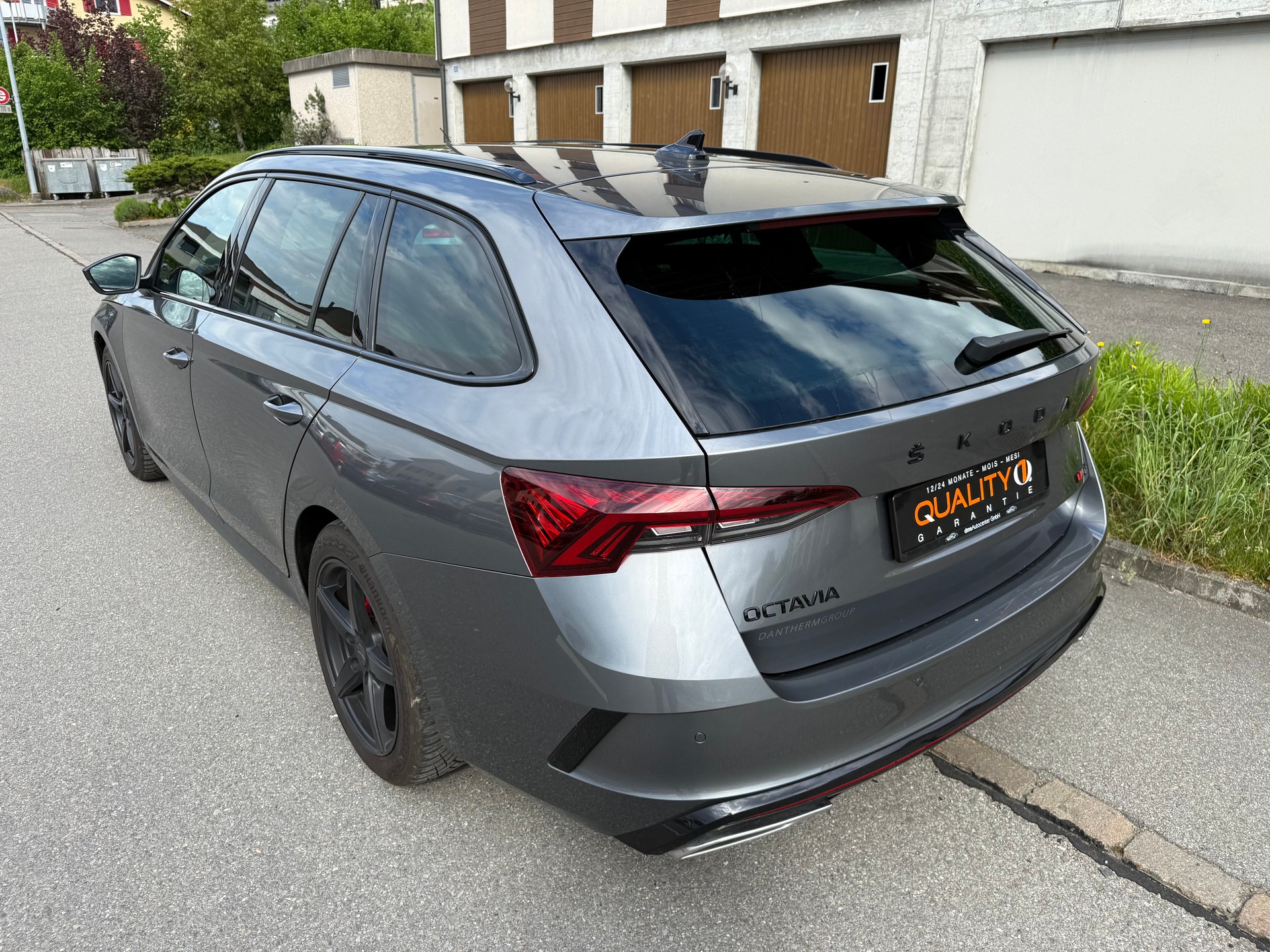 SKODA Octavia Combi 2.0 TDI DSG RS 4x4-image-4