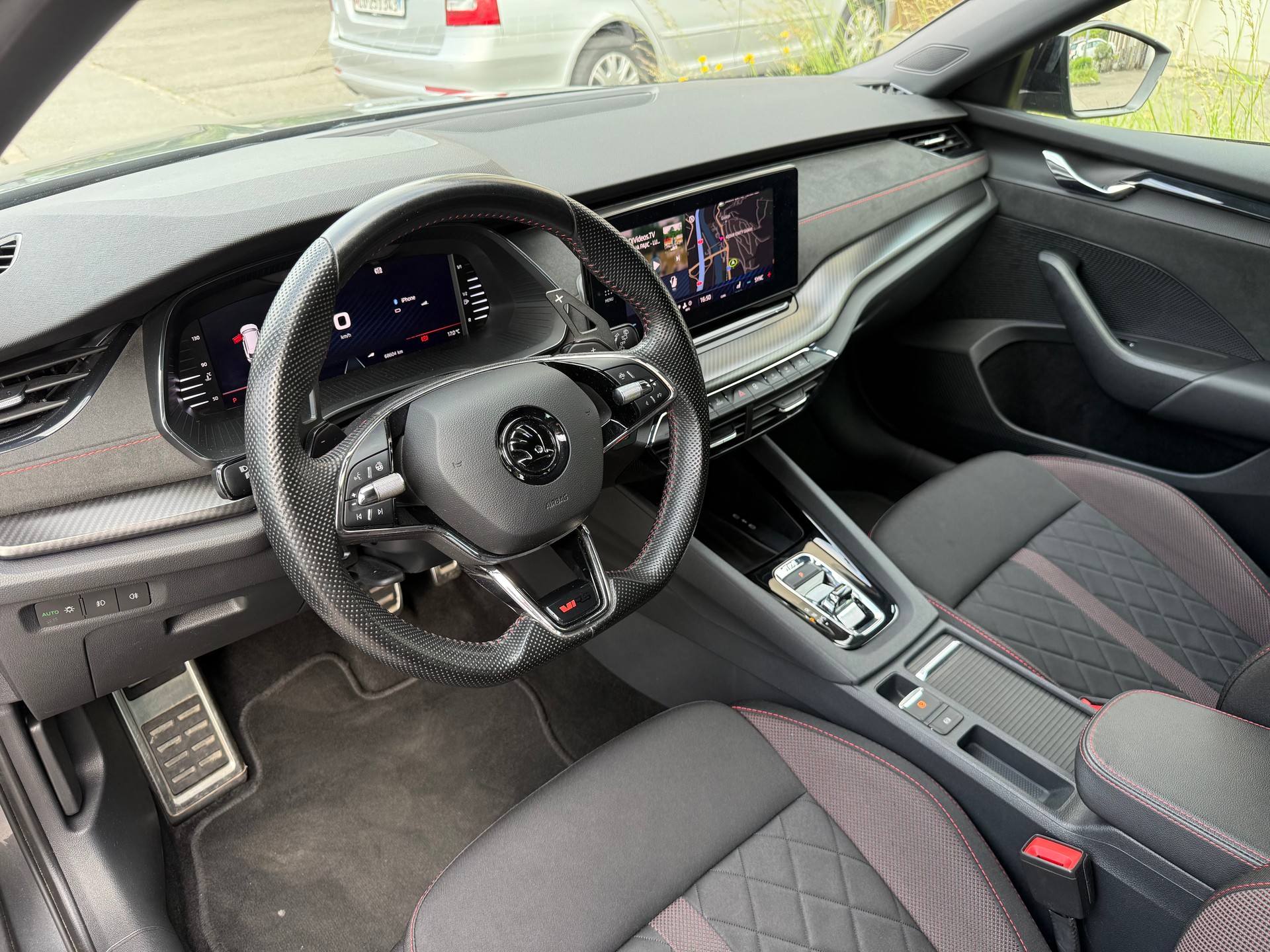 SKODA Octavia Combi 2.0 TDI DSG RS 4x4-image-11