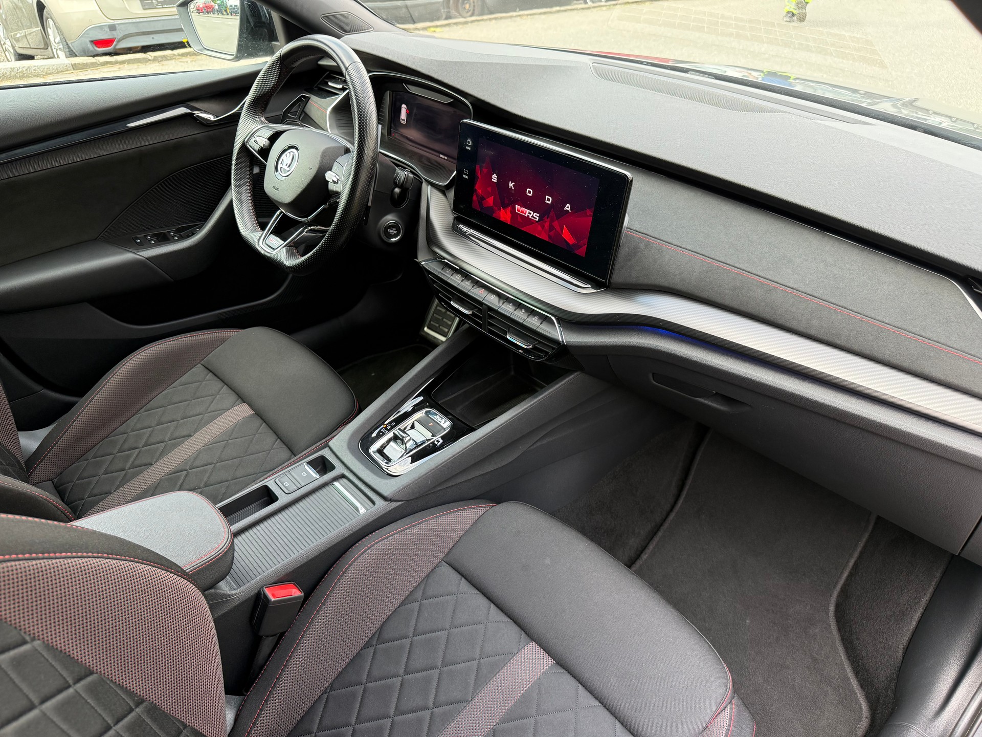 SKODA Octavia Combi 2.0 TDI DSG RS 4x4-image-6