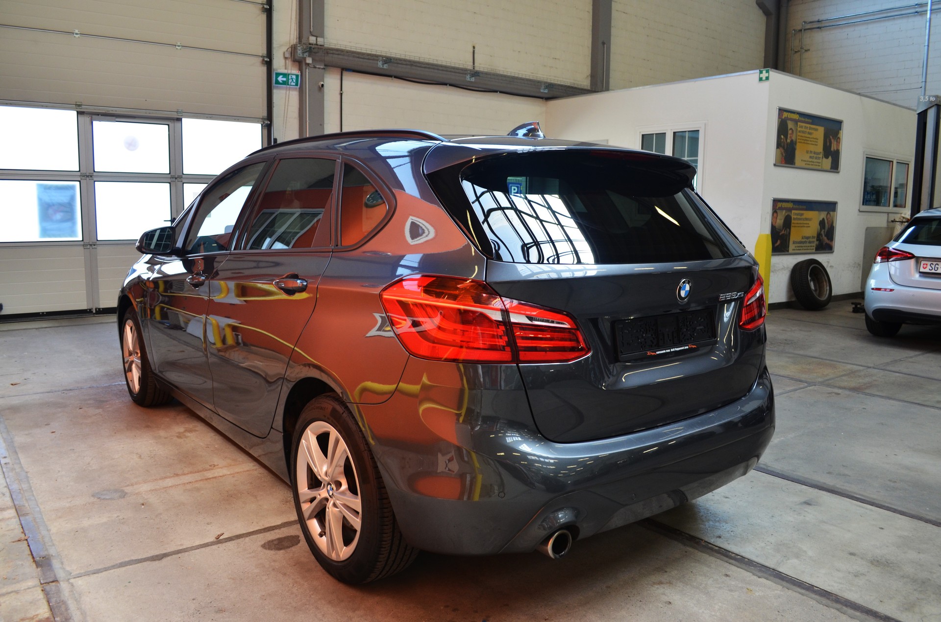 BMW 225xe iPerformance Active Tourer Steptronic-image-6