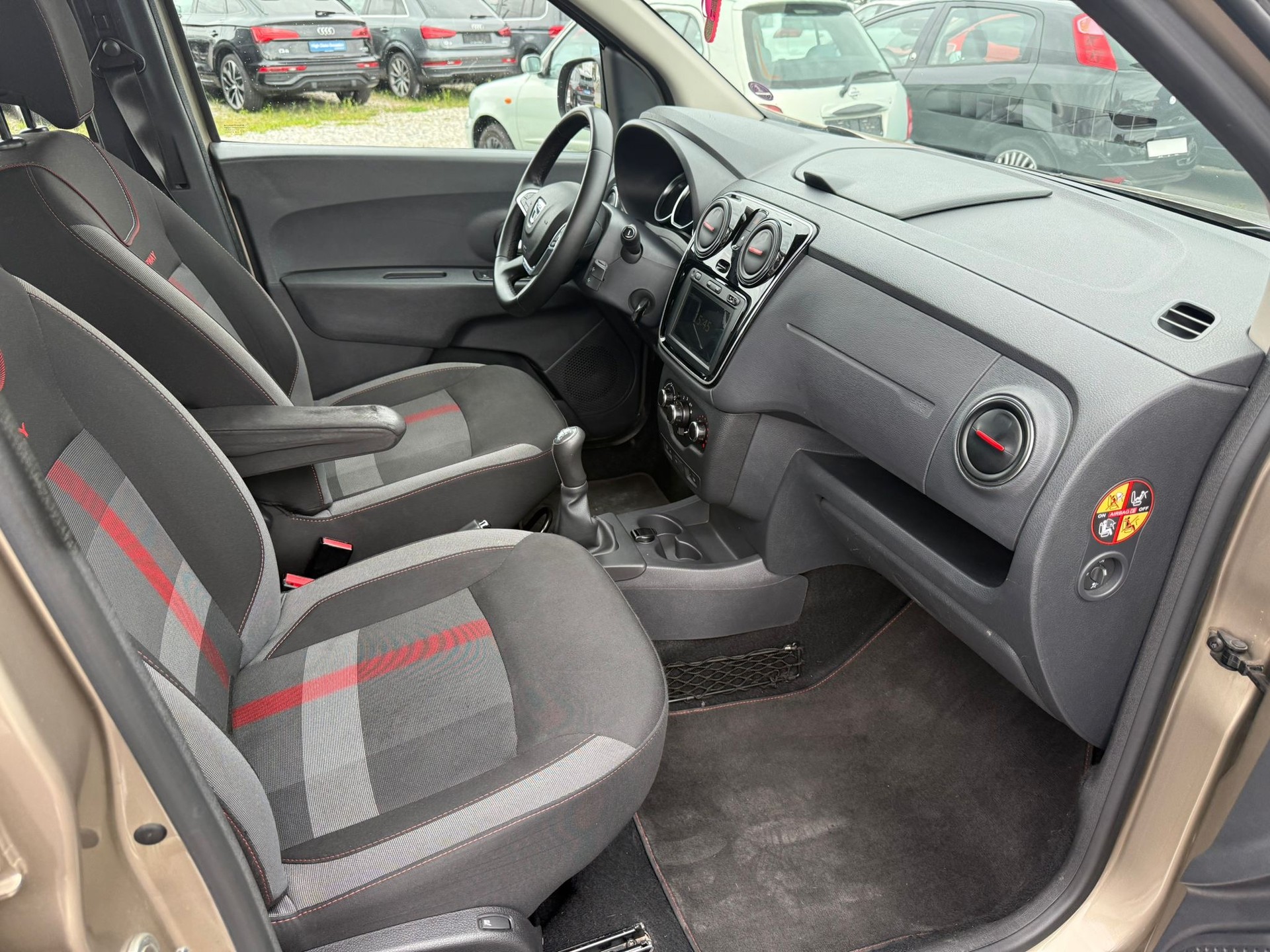 DACIA Lodgy 1.6 Stepway 5PL-image-8