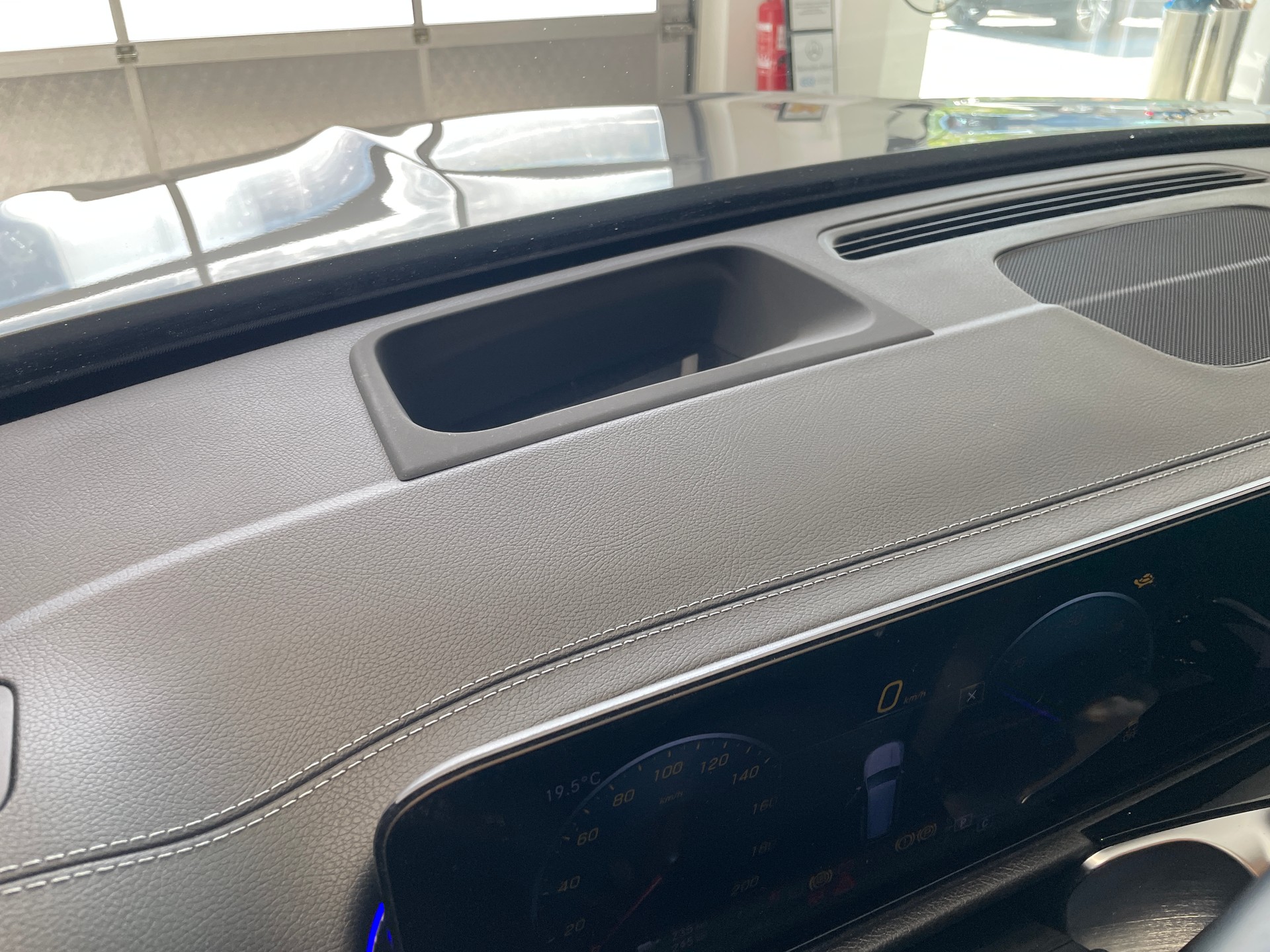 MERCEDES-BENZ EQB 350 AMG Line 4Matic 7 places-image-13