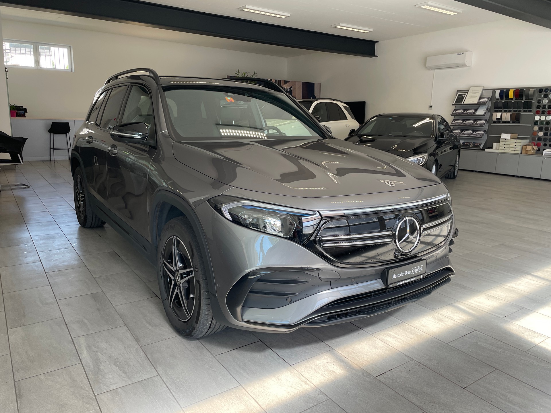 MERCEDES-BENZ EQB 350 AMG Line 4Matic 7 places-showroom-element-2