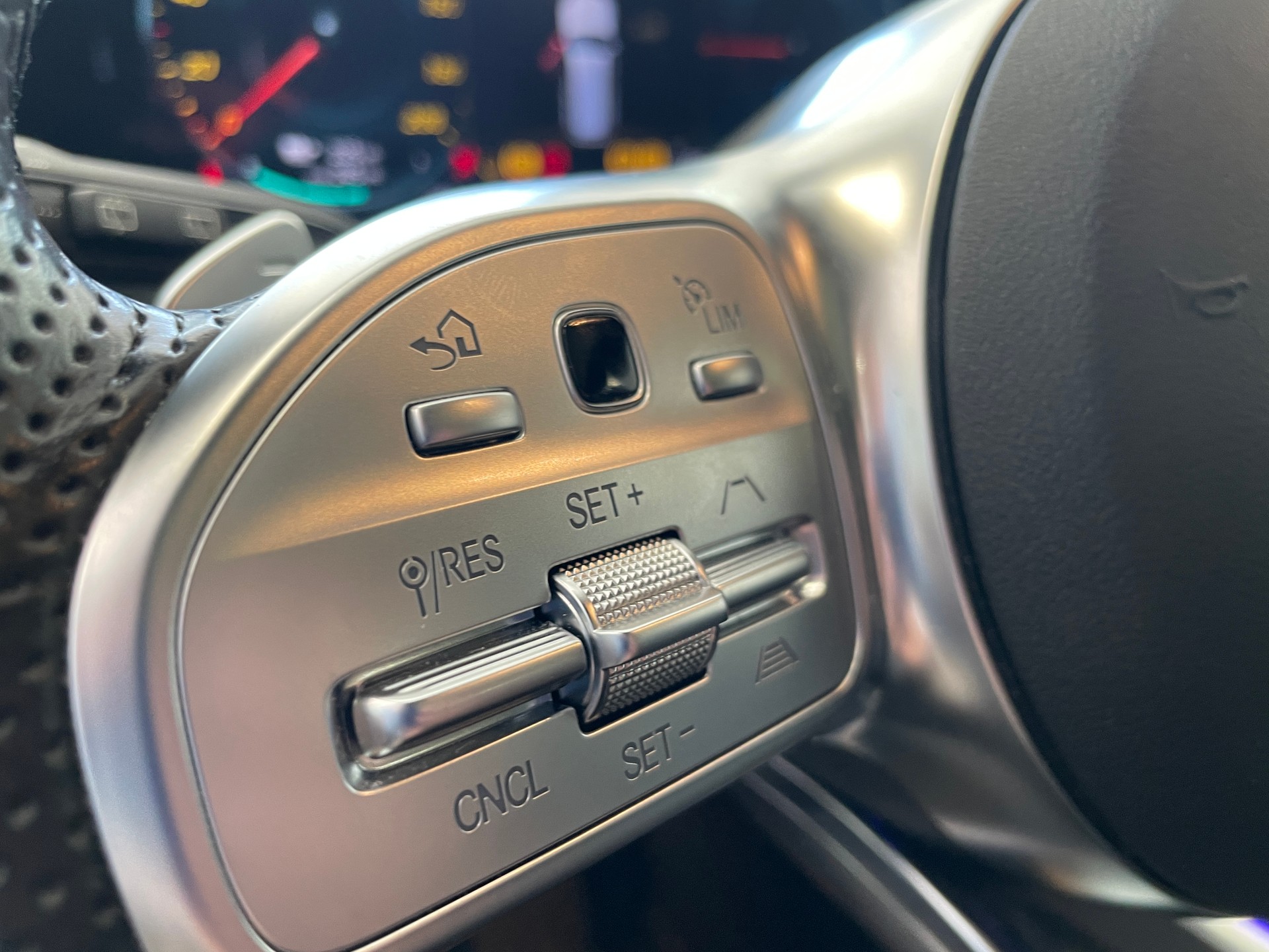 MERCEDES-BENZ EQB 350 AMG Line 4Matic 7 places-image-12