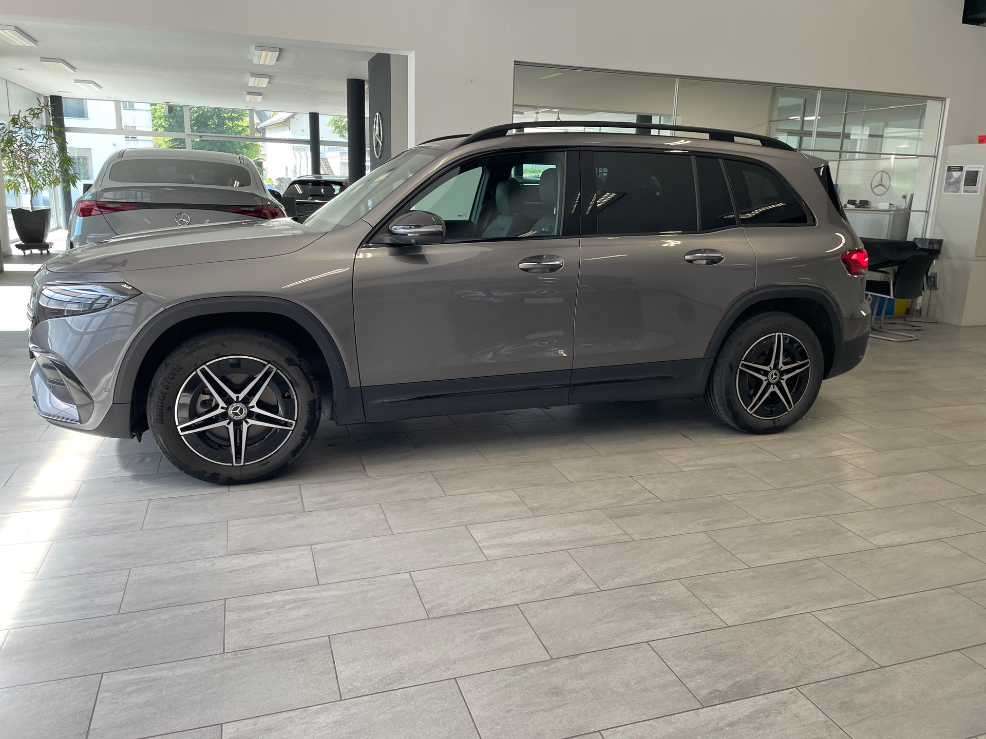 MERCEDES-BENZ EQB 350 AMG Line 4Matic 7 places-showroom-element-3