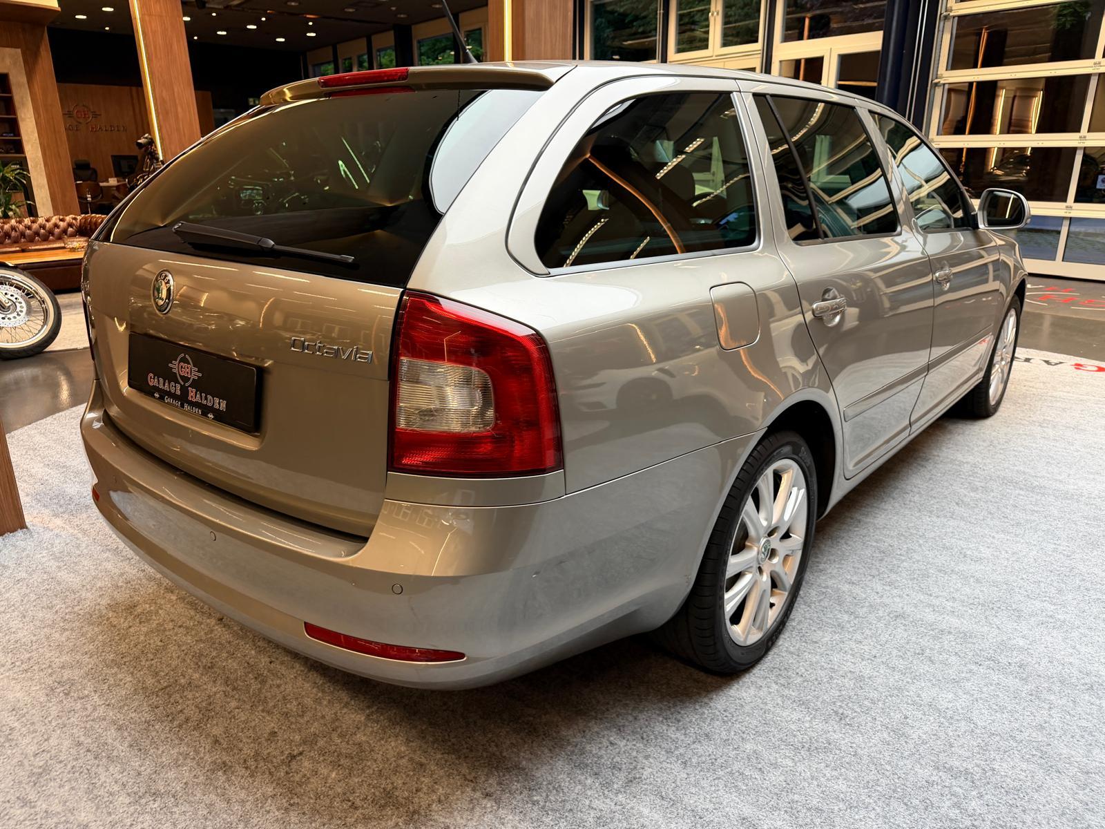 SKODA Octavia Combi 1.8 T-FSI Ambiente-image-7