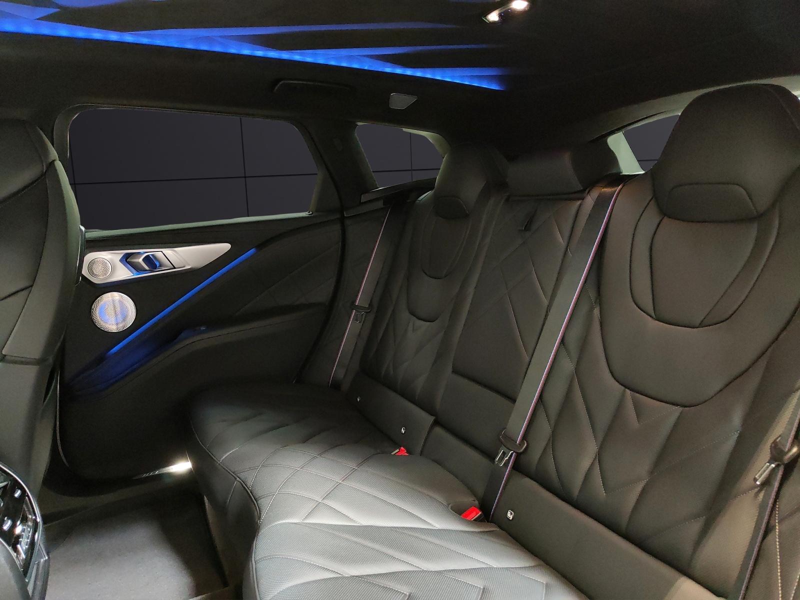 BMW XM 50e Plug-in Hybrid-image-17
