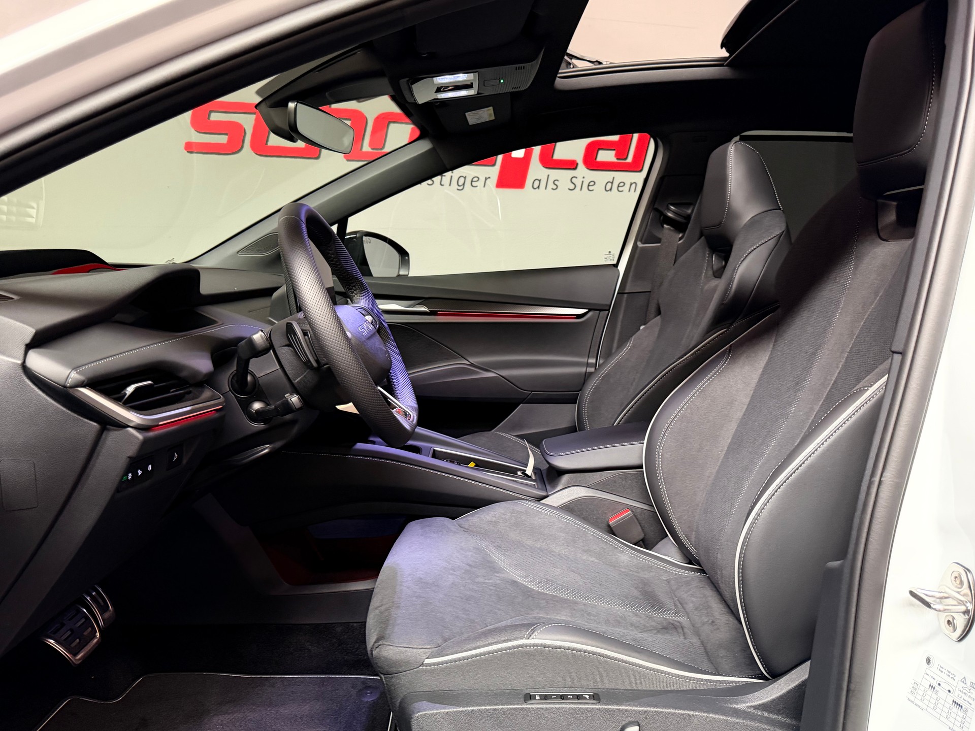 SKODA Enyaq 85x Sportline 4x4-image-14