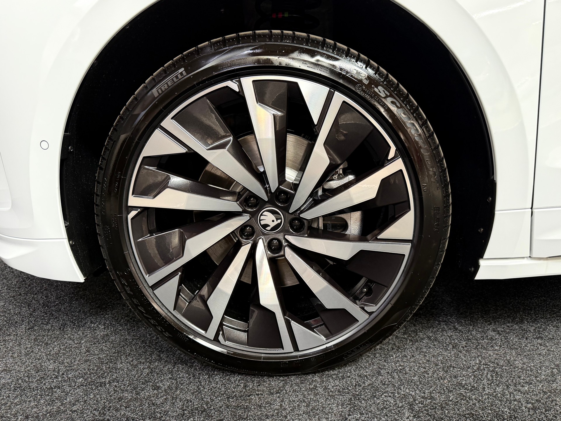 SKODA Enyaq 85x Sportline 4x4-image-10