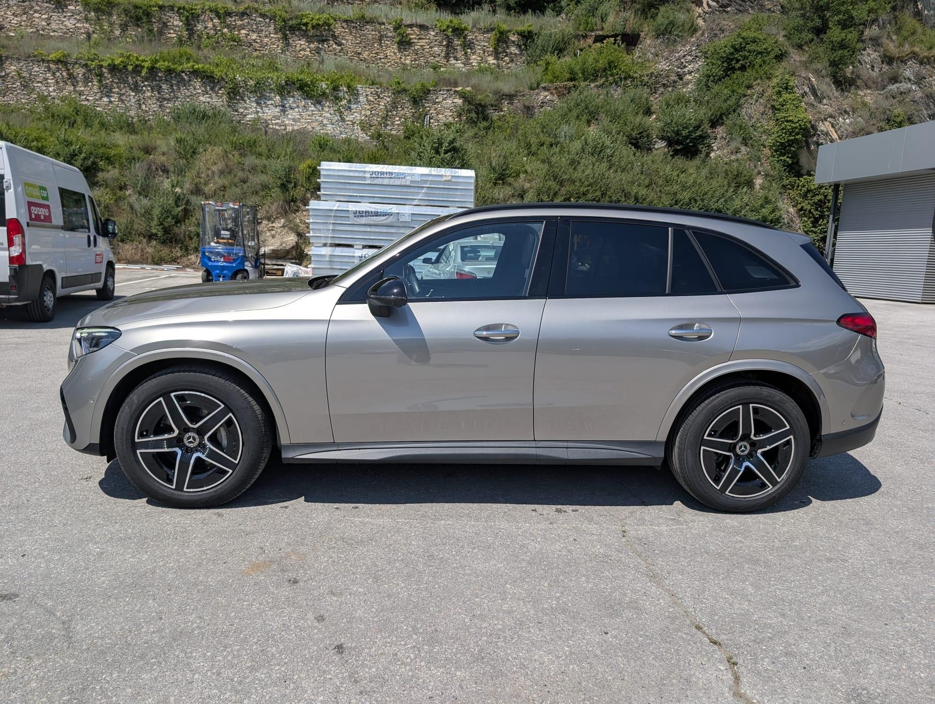MERCEDES-BENZ GLC 200 4m-showroom-element-1